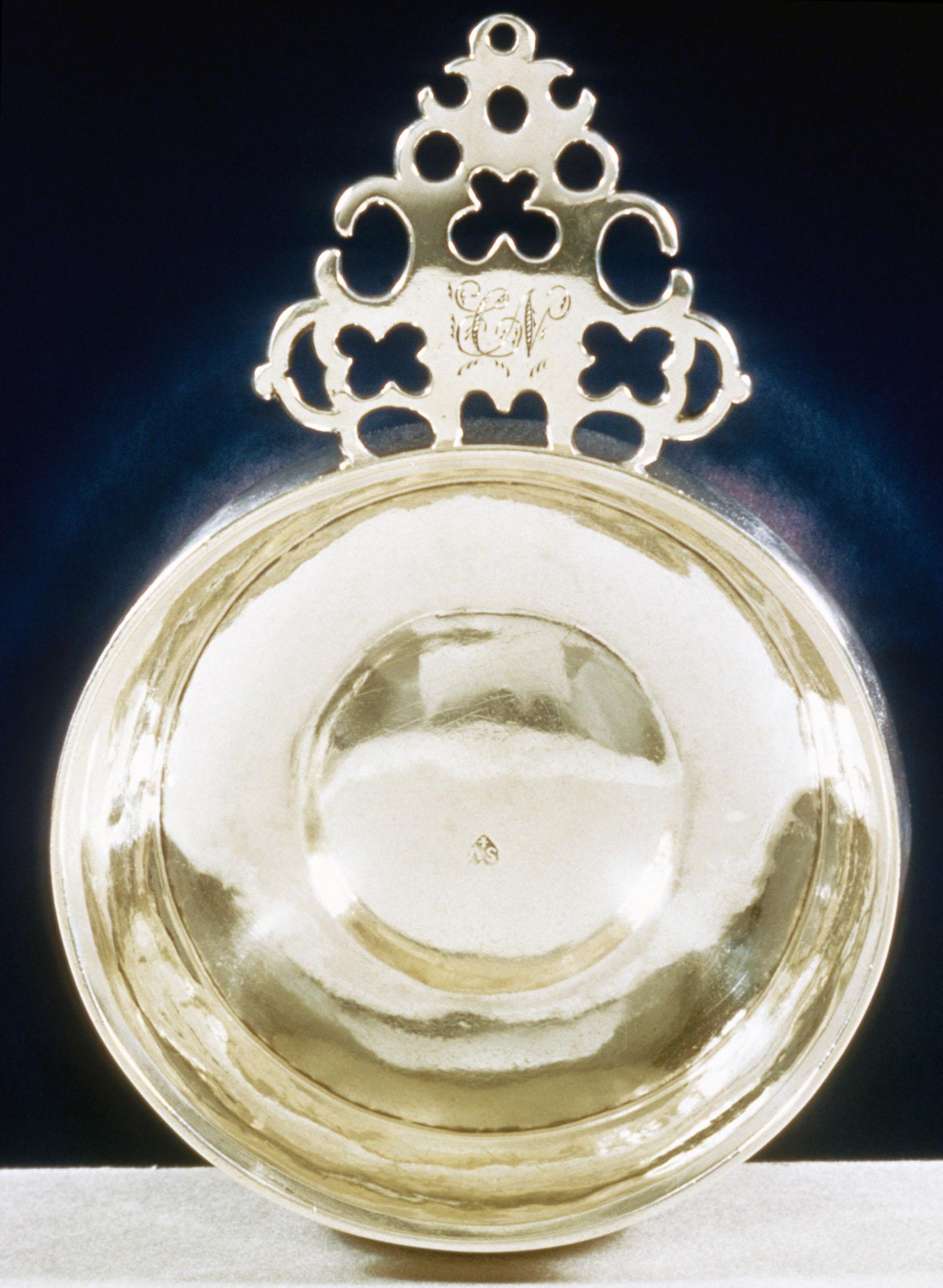 1965.1383 Porringer, view 1