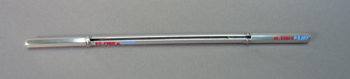 1965.1386 A-B Knitting needle case, Side