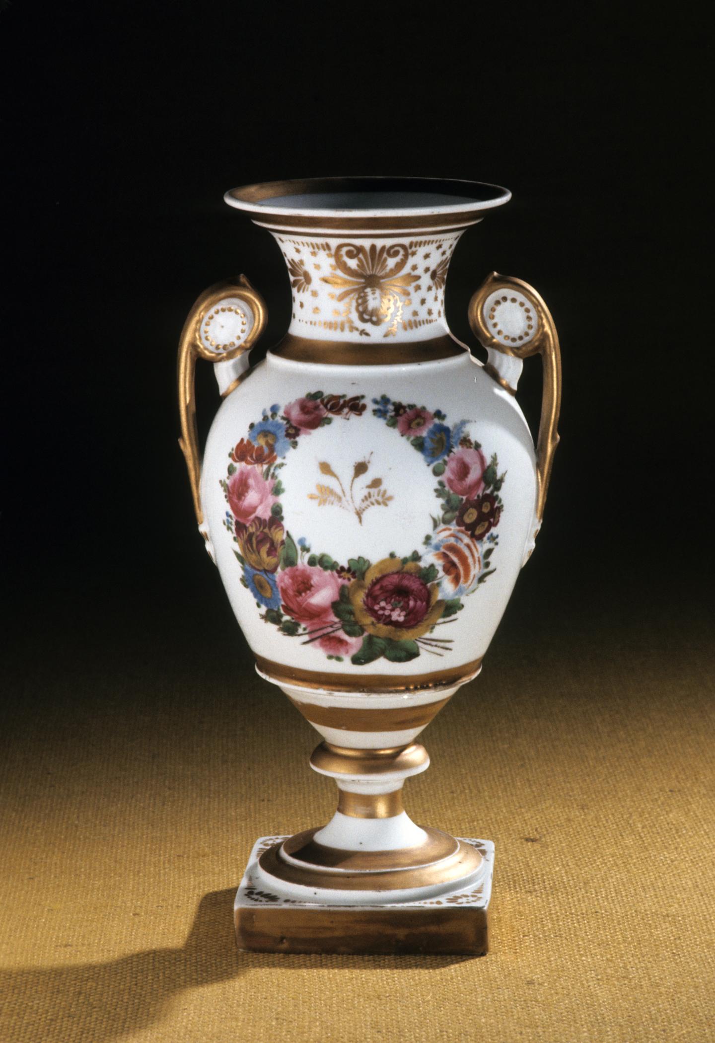 1965.1393 Vase (view 2)