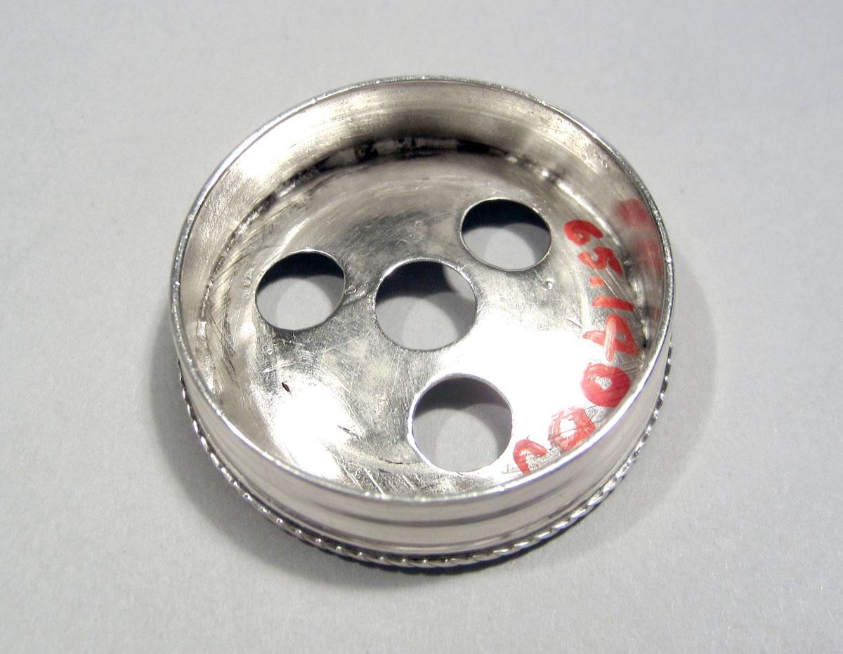 1965.1406 J Silver Inkstand Cap underside