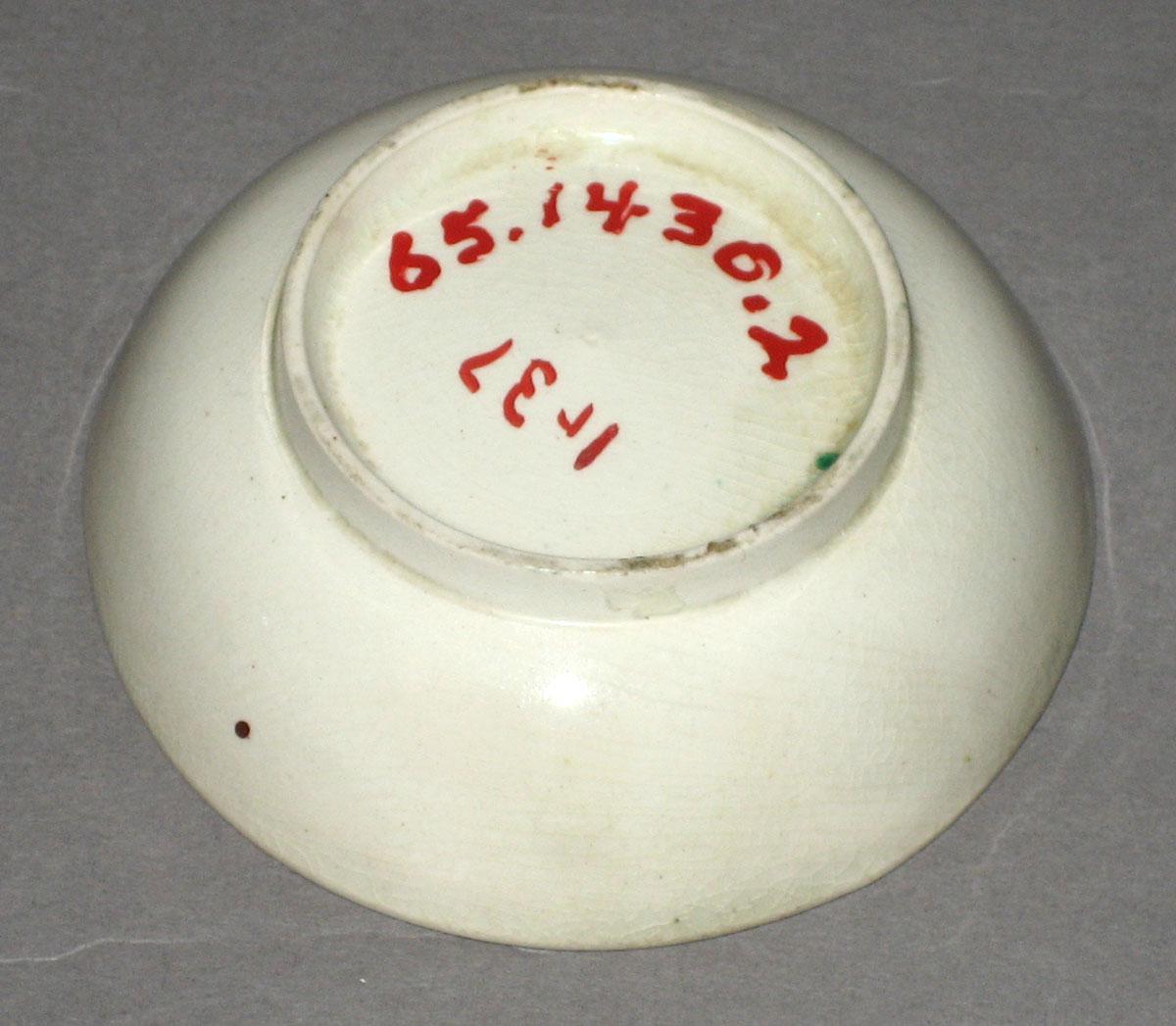 1965.1430.002 Miniaiture rose saucer, underside