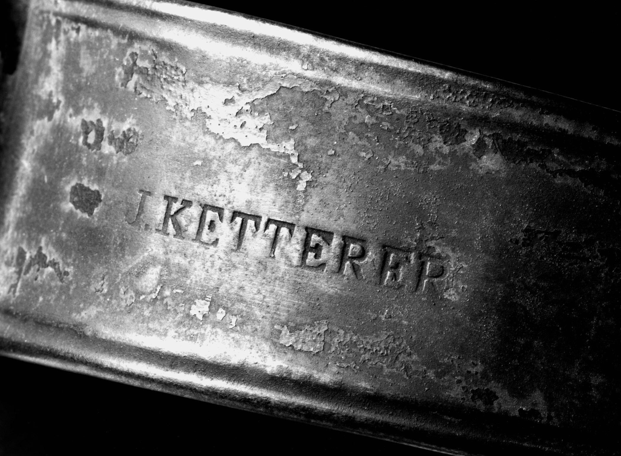1965.1433 Coffee pot mark