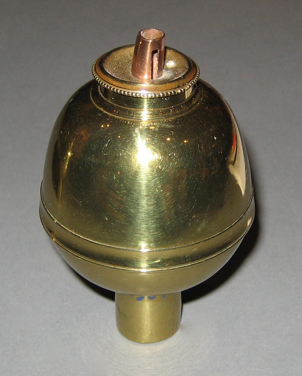1965.1440.002 Peg Lamp