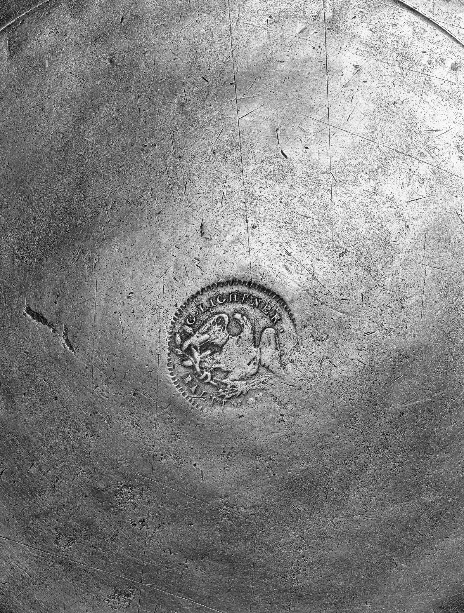 1965.1451 Pewter basin (mark)
