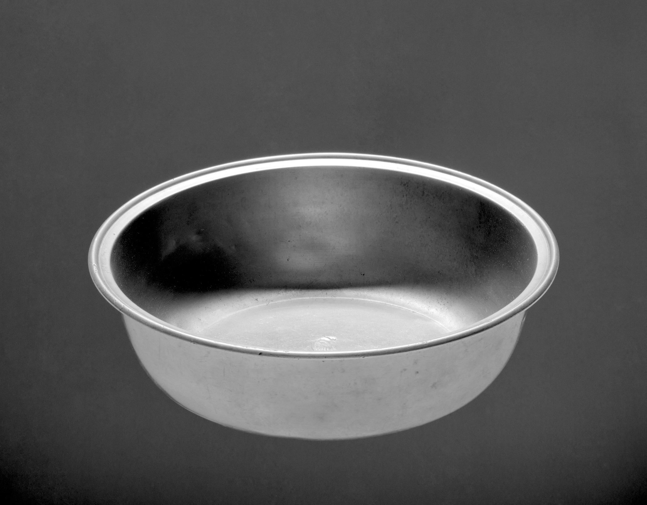 1965.1452 Pewter basin