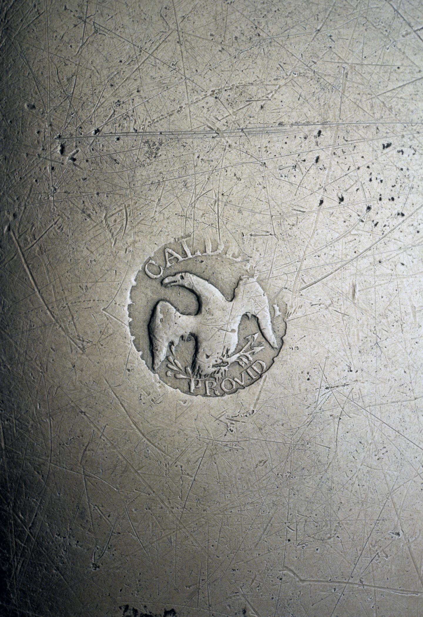 1965.1460 Pewter dish (mark)