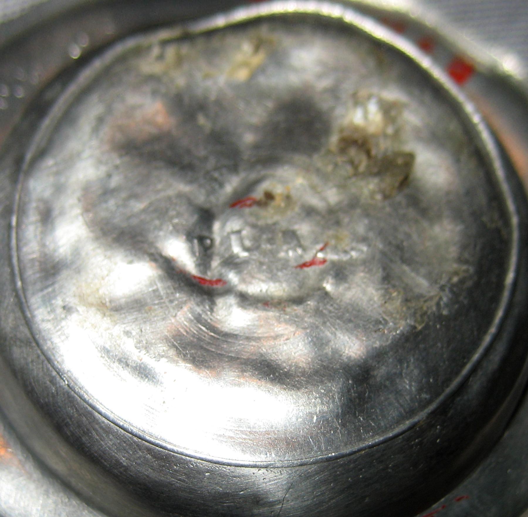 1965.1463 Pewter Basin (mark)