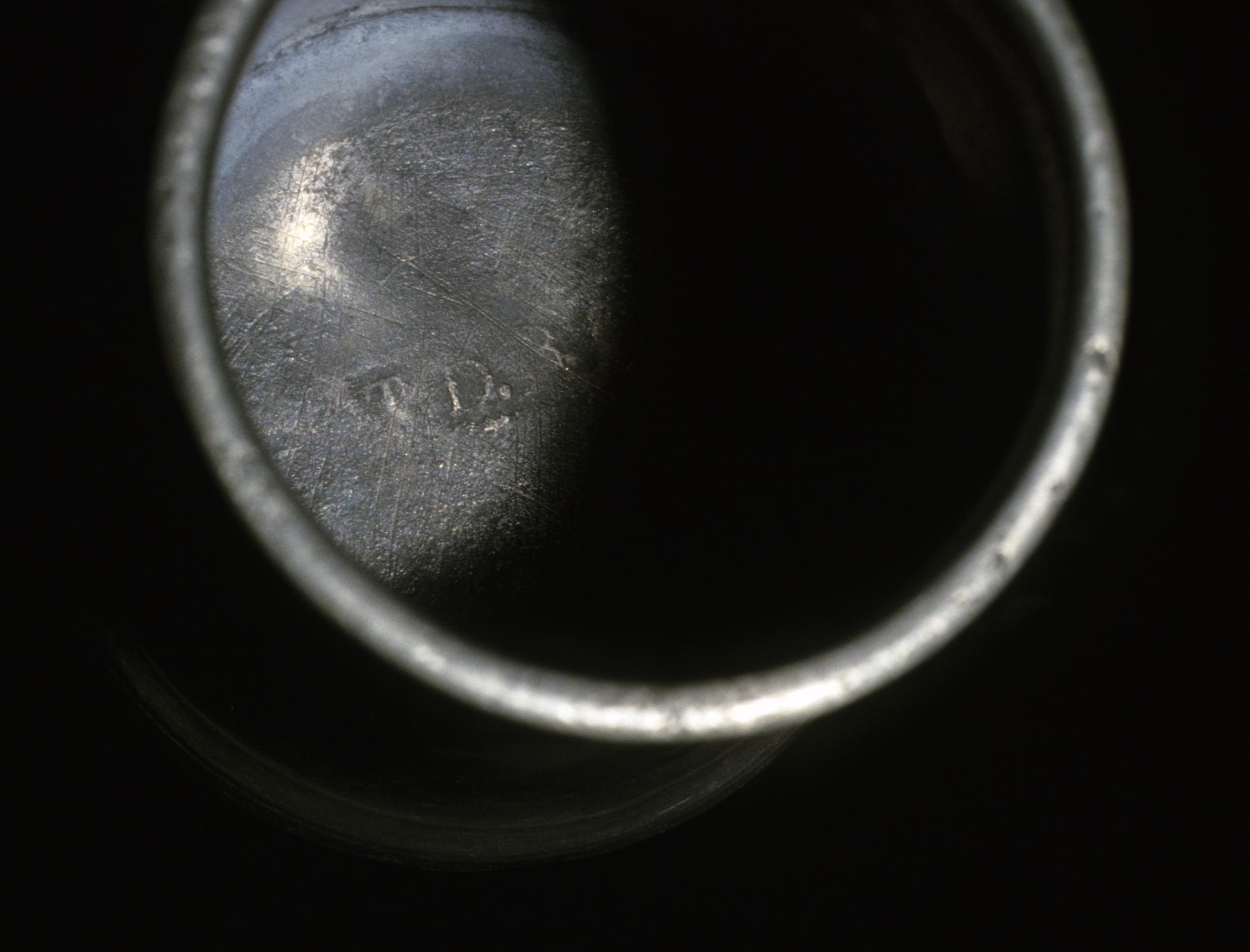 1965.1466 Pewter mug (mark)