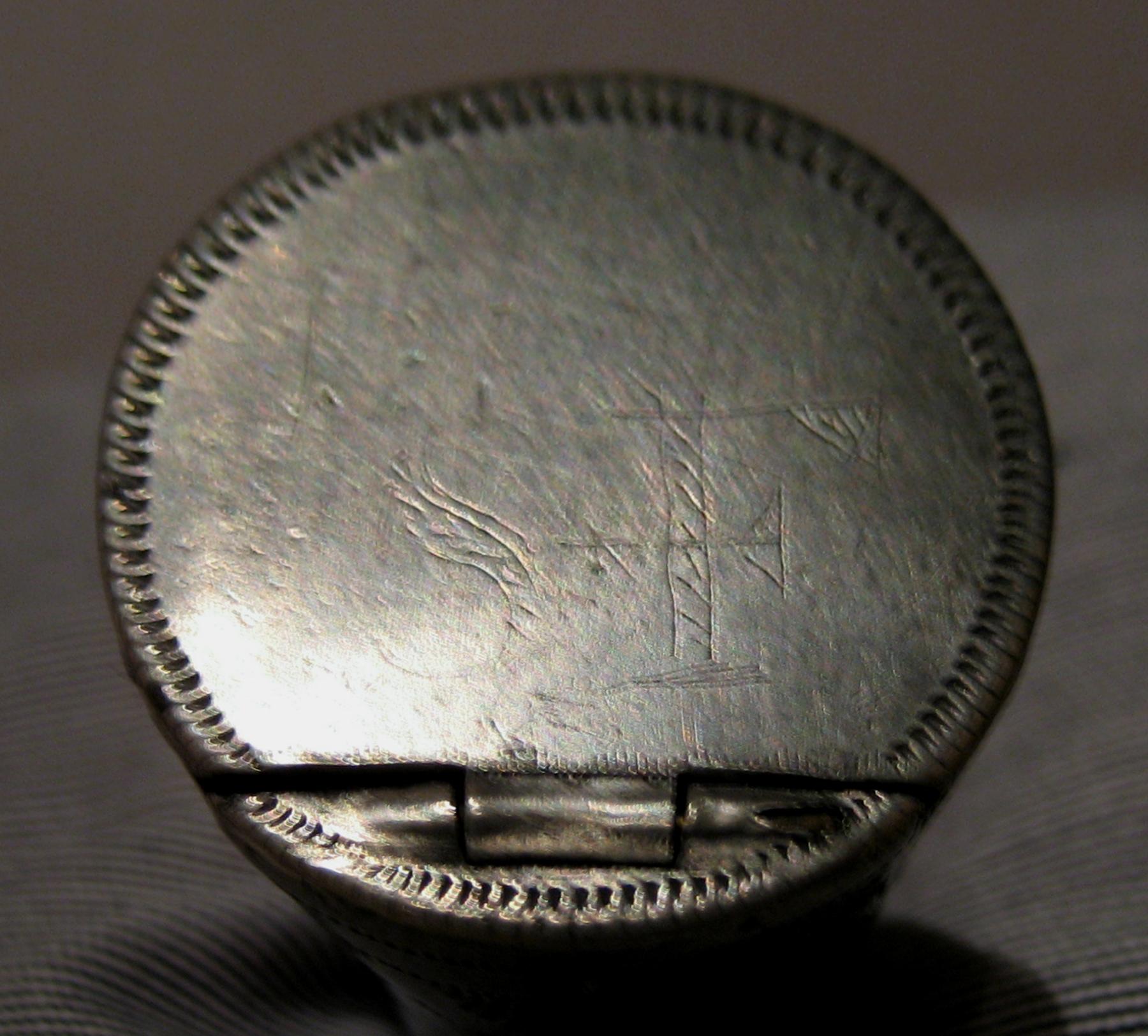 1965.1470 Pewter Snuff Mull (inscription)