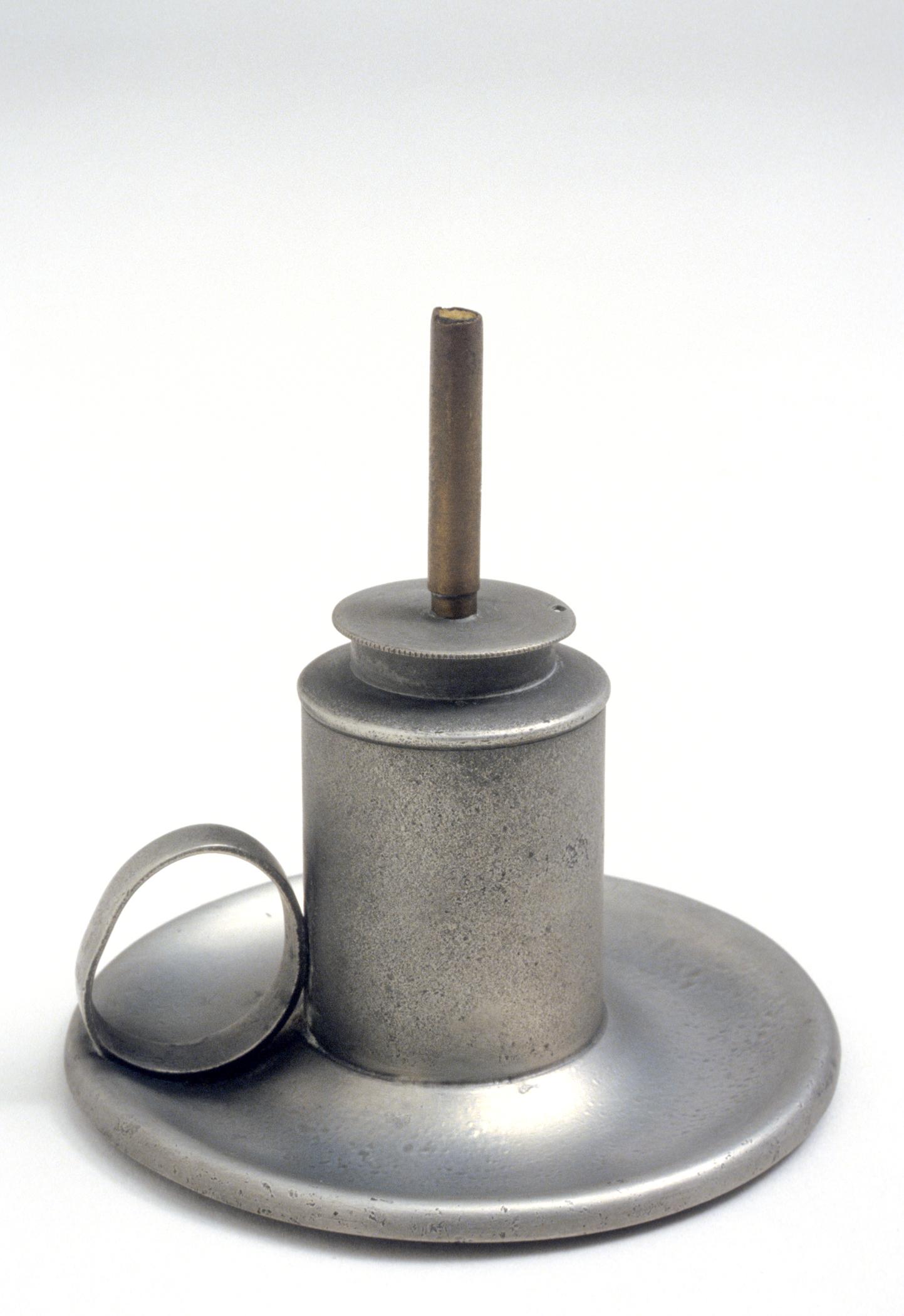 1965.1471 Lamp, view 1