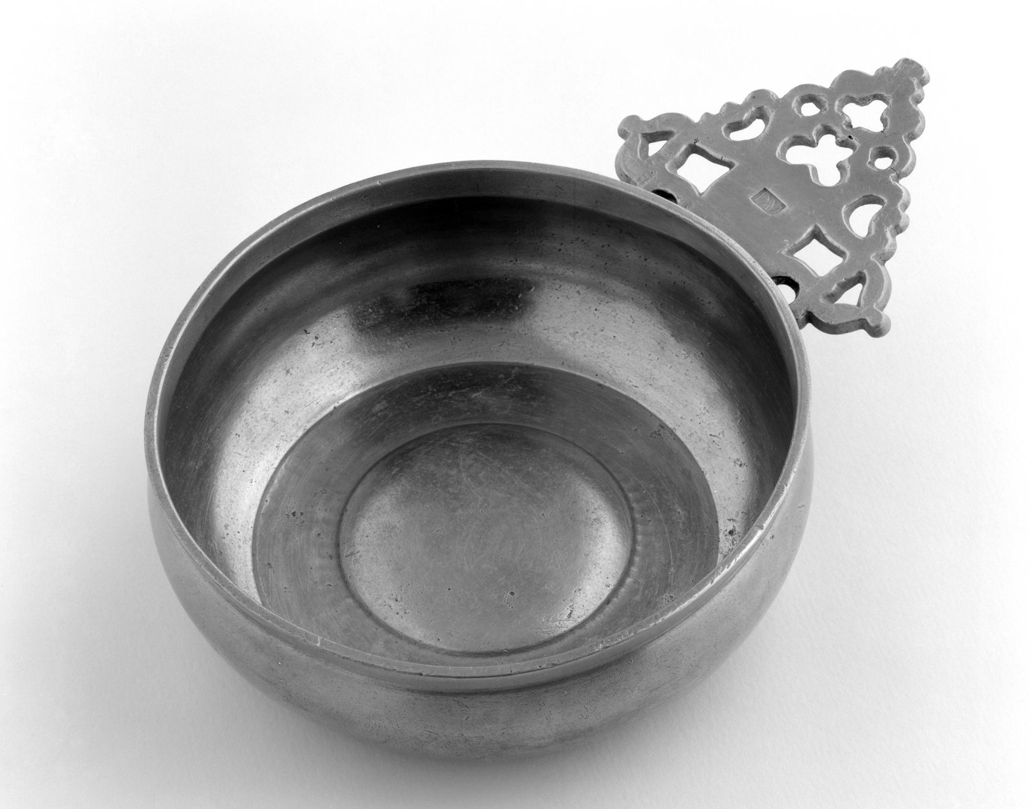 1956.0009.001 Pewter porringer (view 2)