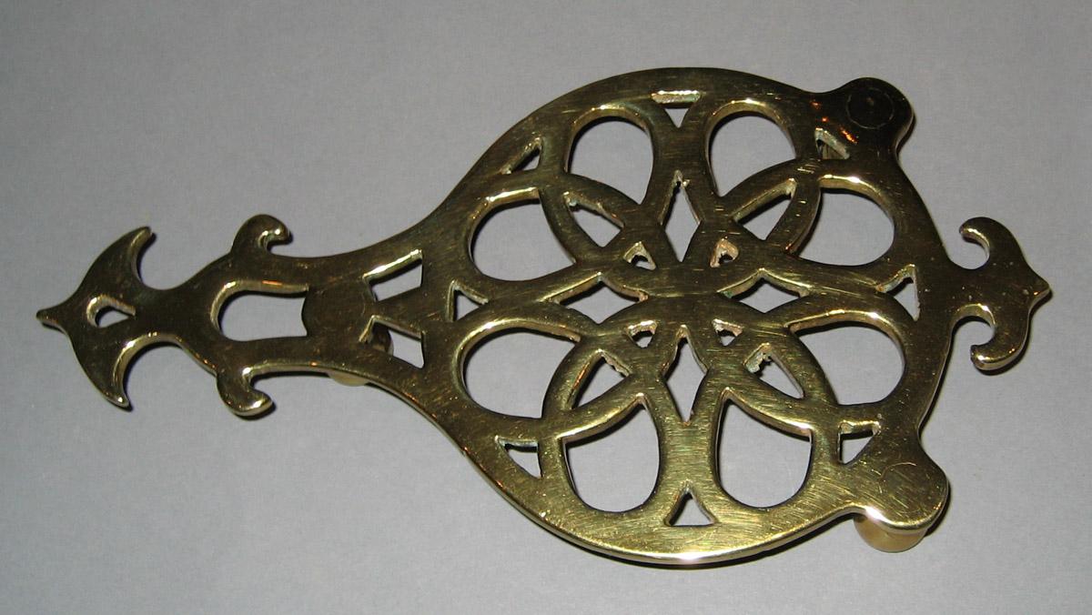 1965.1482.002 Trivet