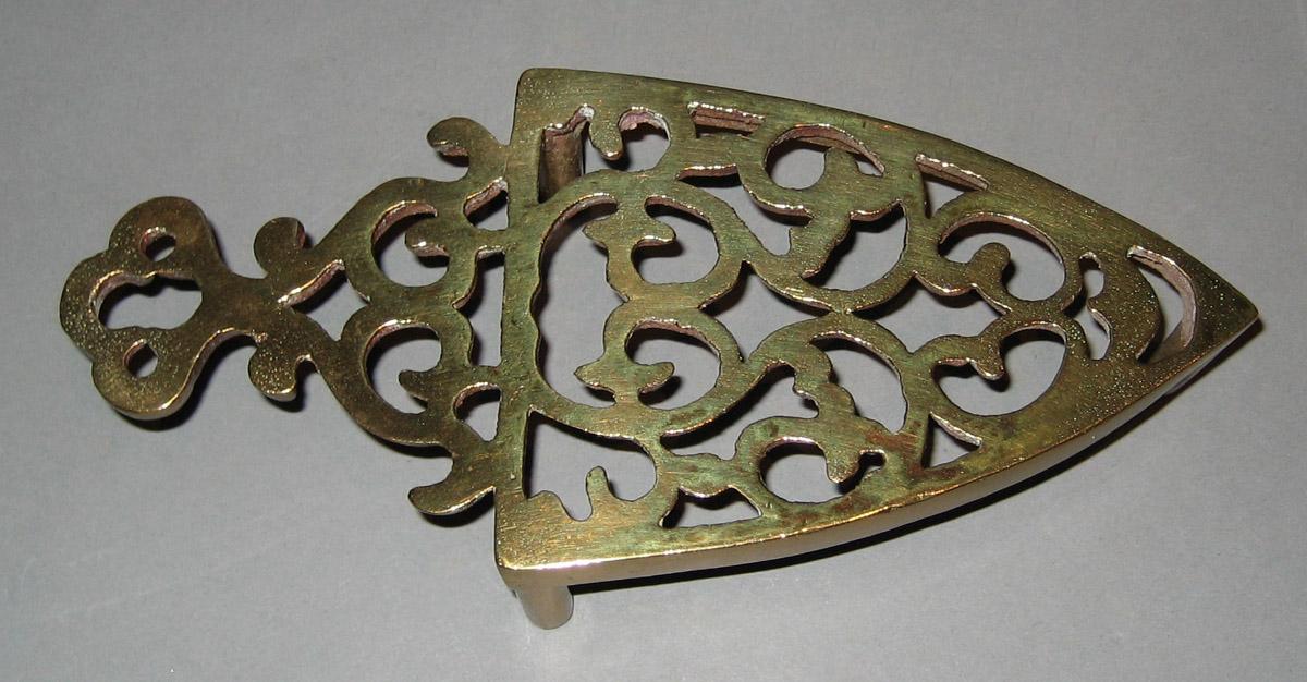 1965.1485 Trivet