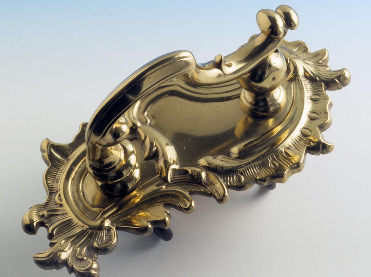 1965.1500 Door knocker, brass