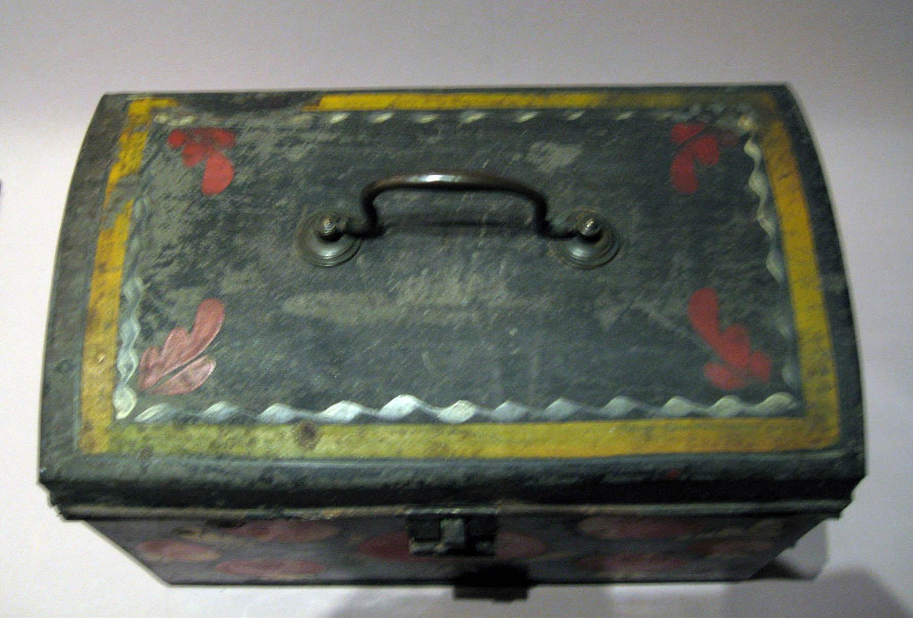 1965.1509 Box (lid view)