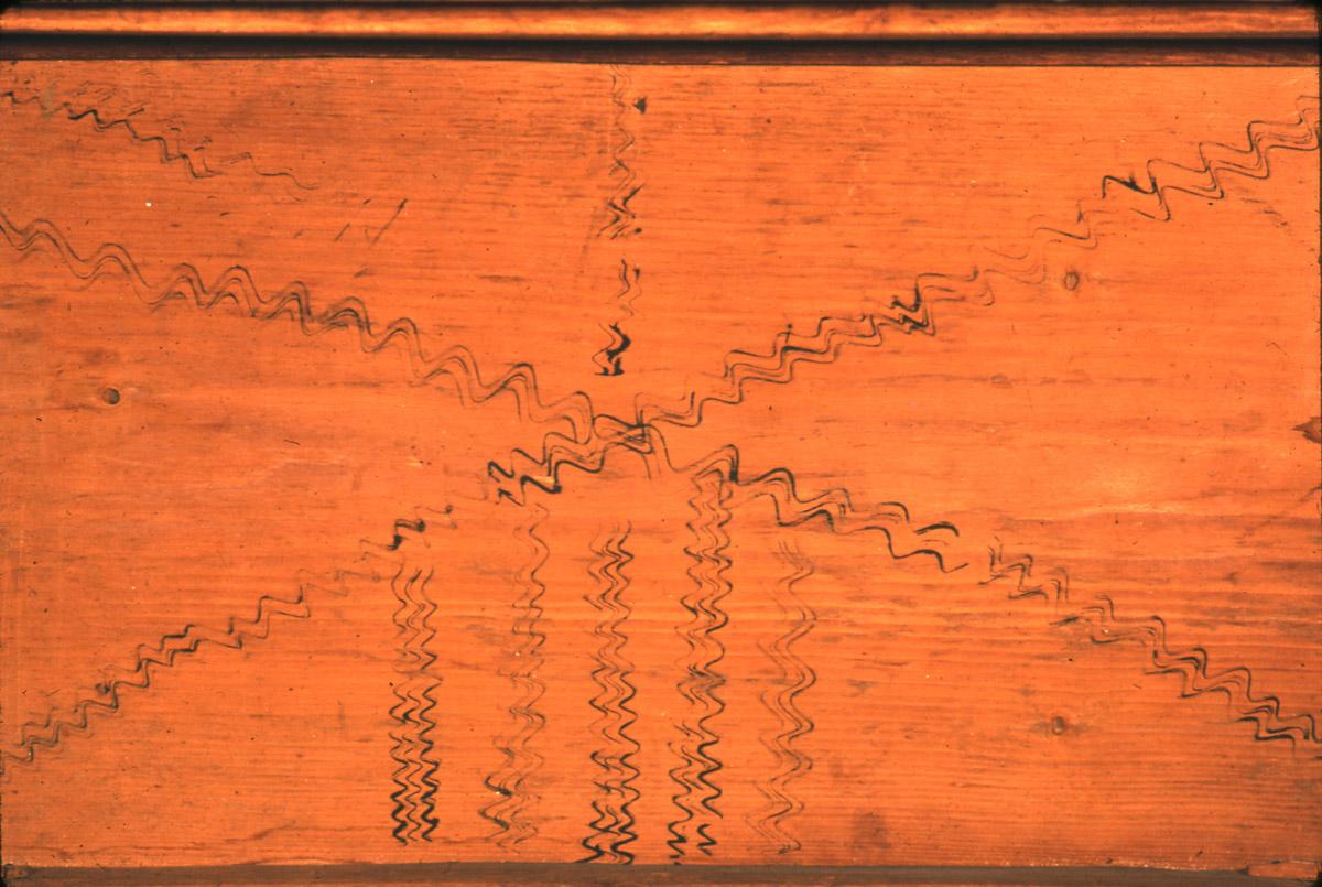 1956.0010.003 Chest of drawers (detail 2)