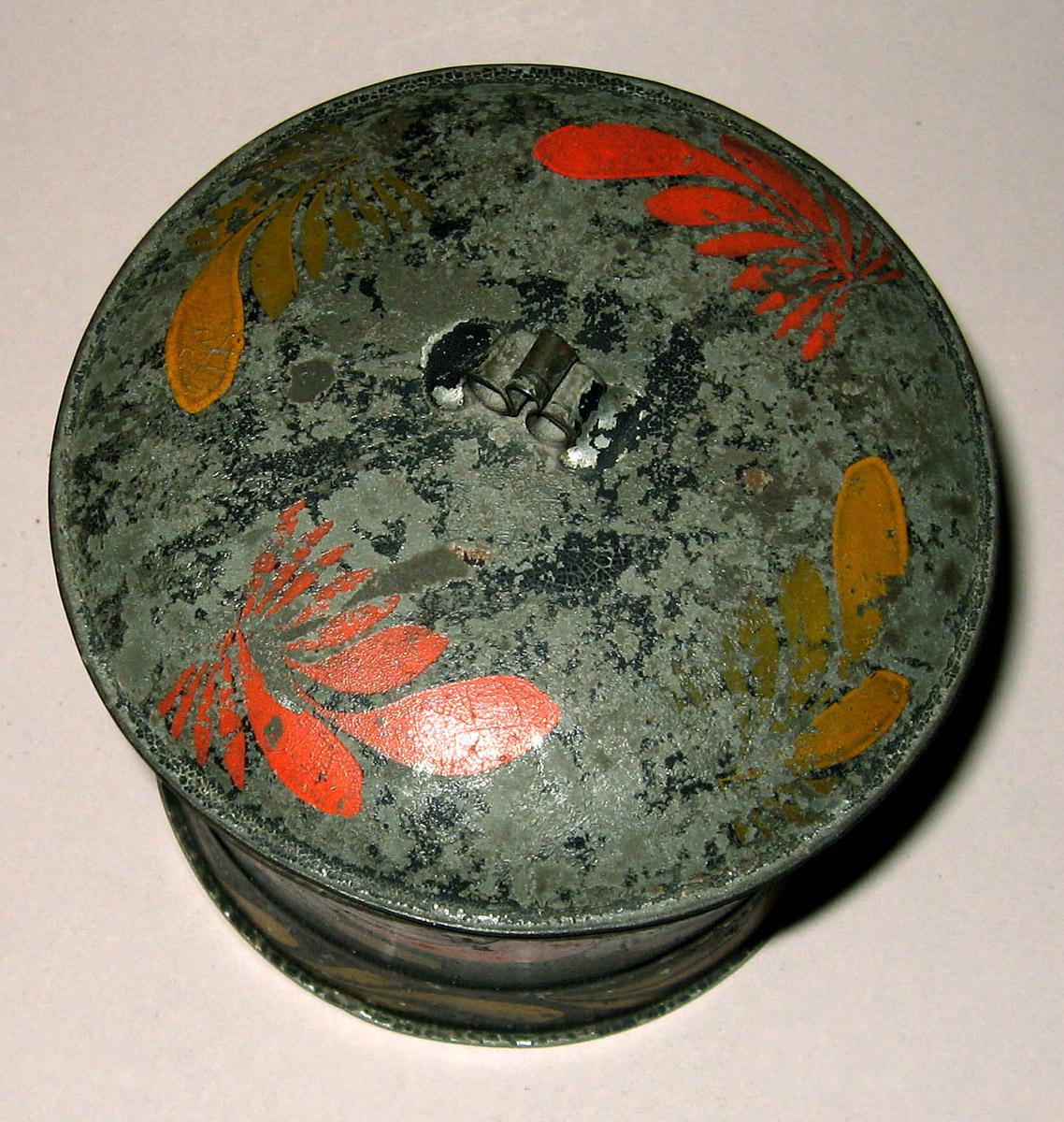 1965.1523 A Sugar bowl (lid)