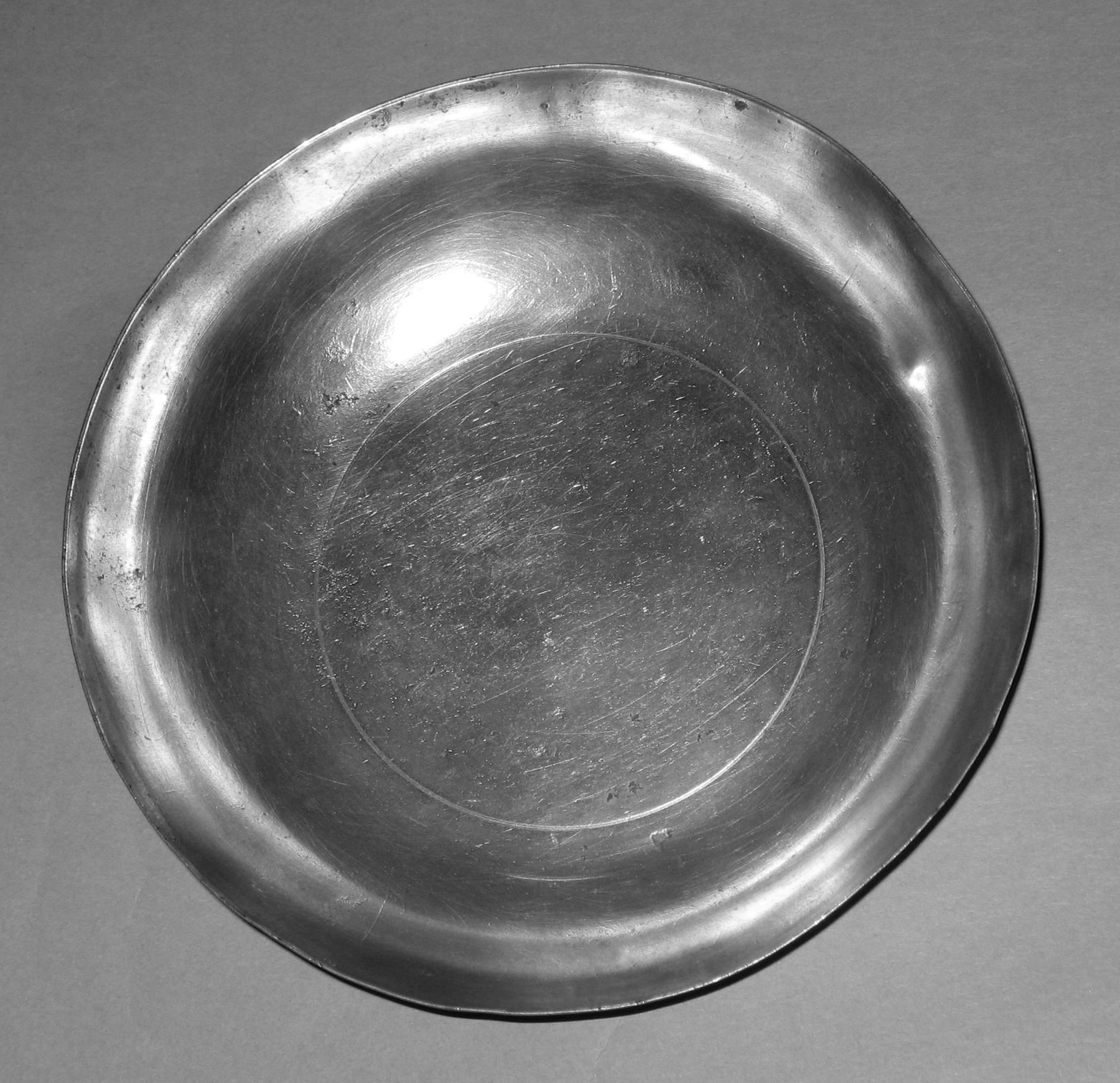 1965.1527 B Pewter saucer