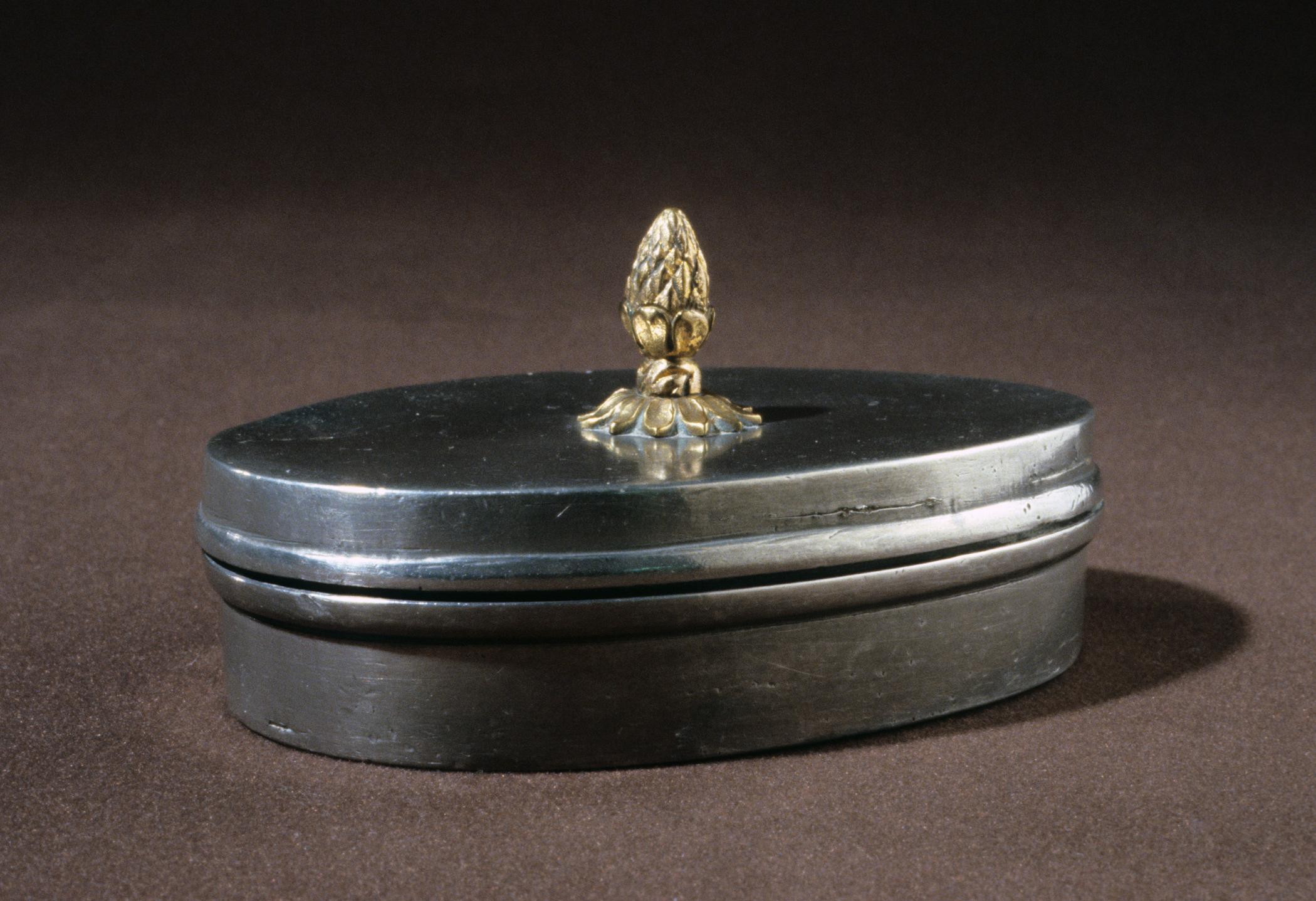1965.1528 Pewter box