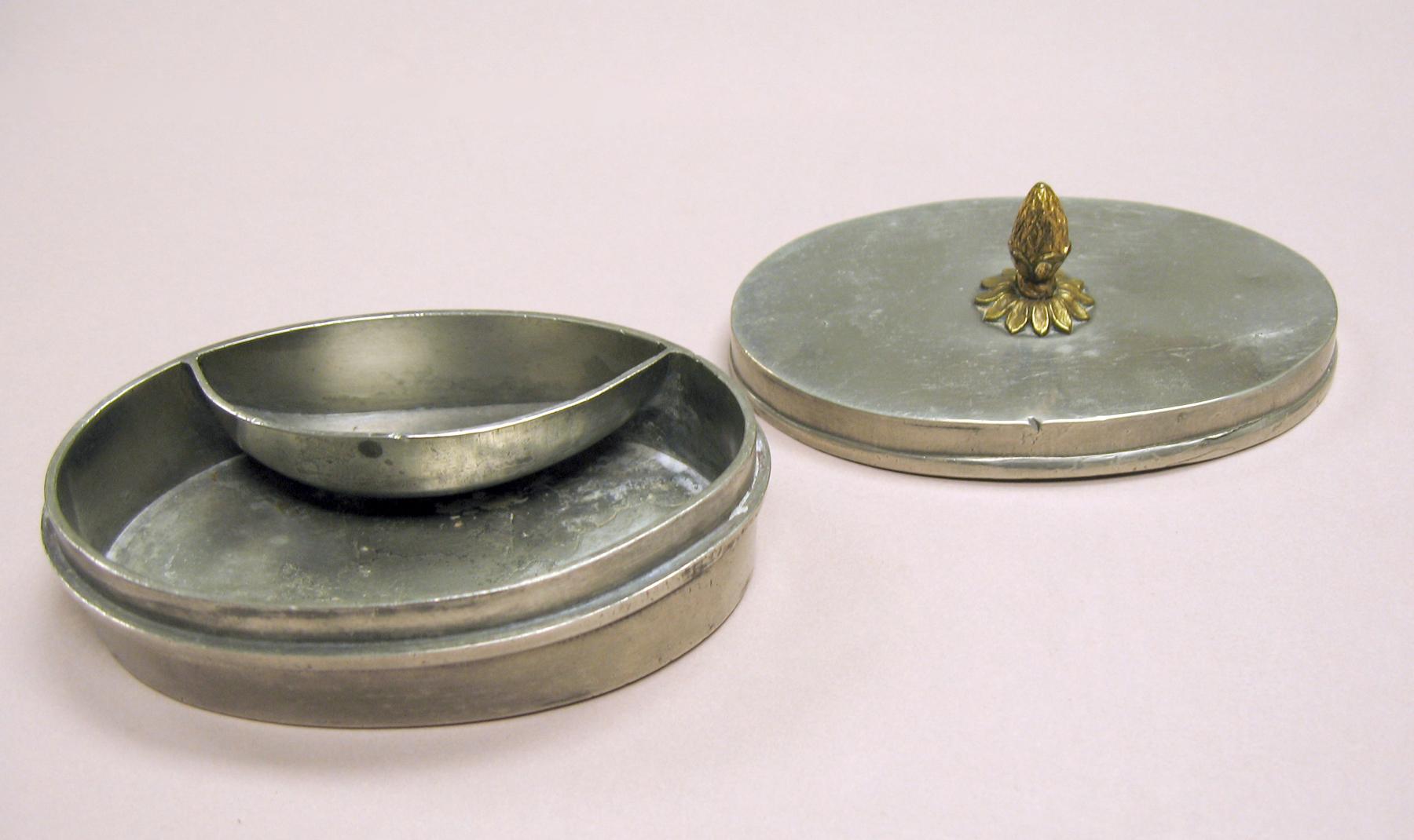 1965.1528 A, B Pewter Box, lid off
