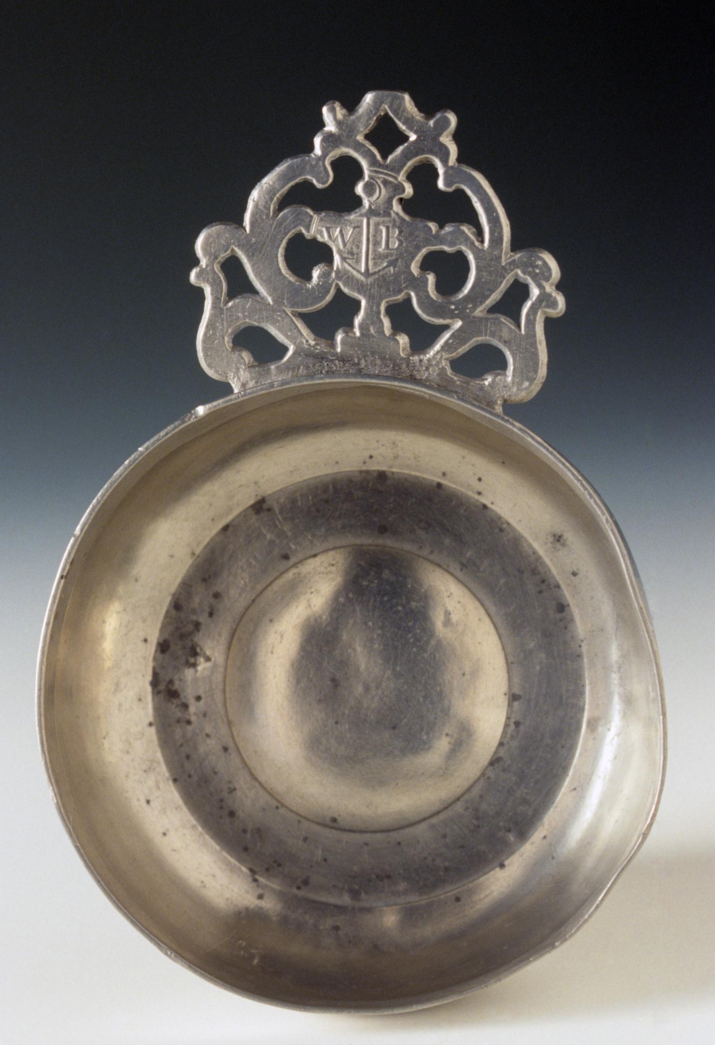 1965.1529 Pewter porringer