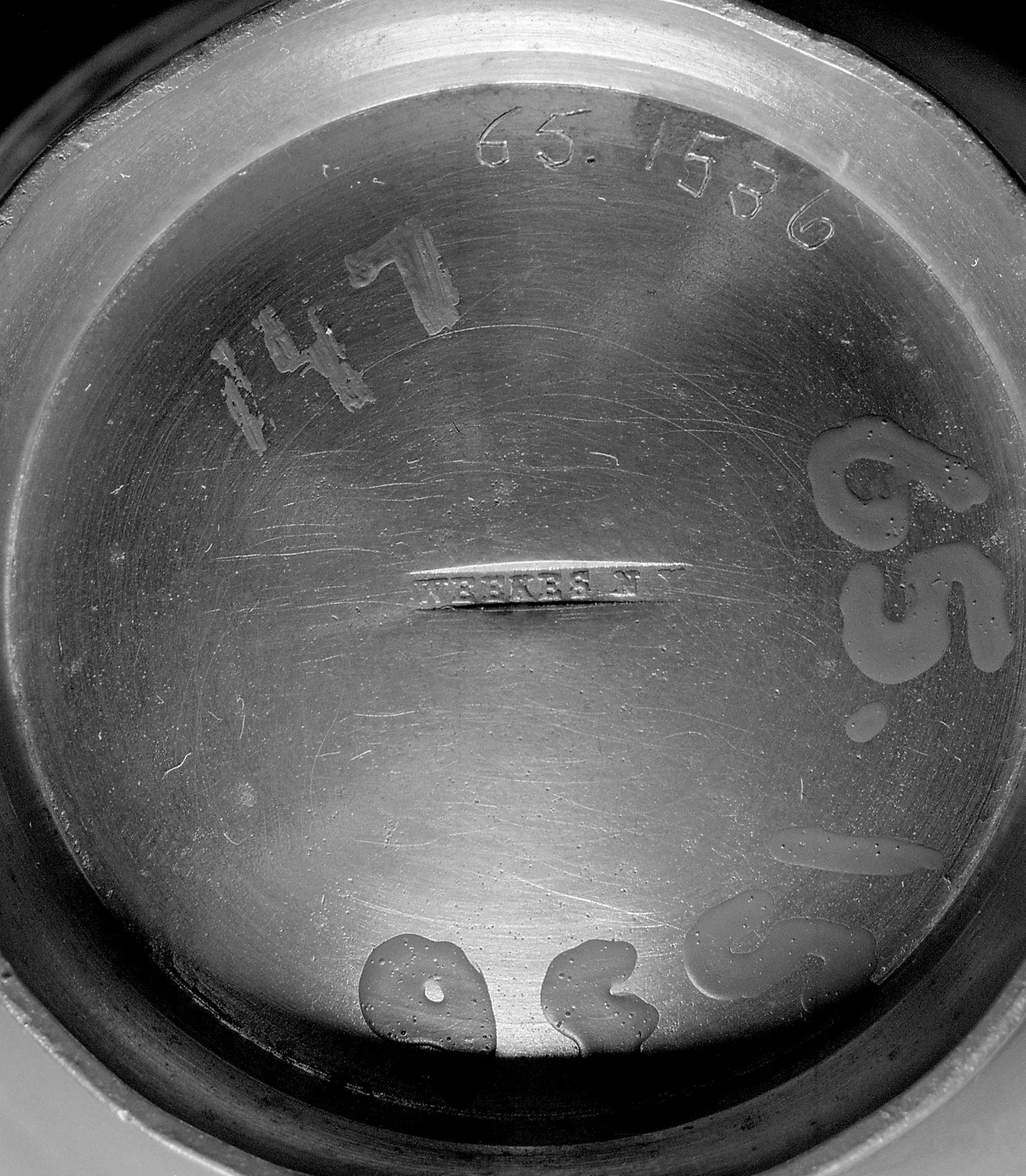 1965.1536 Pewter beaker (mark)