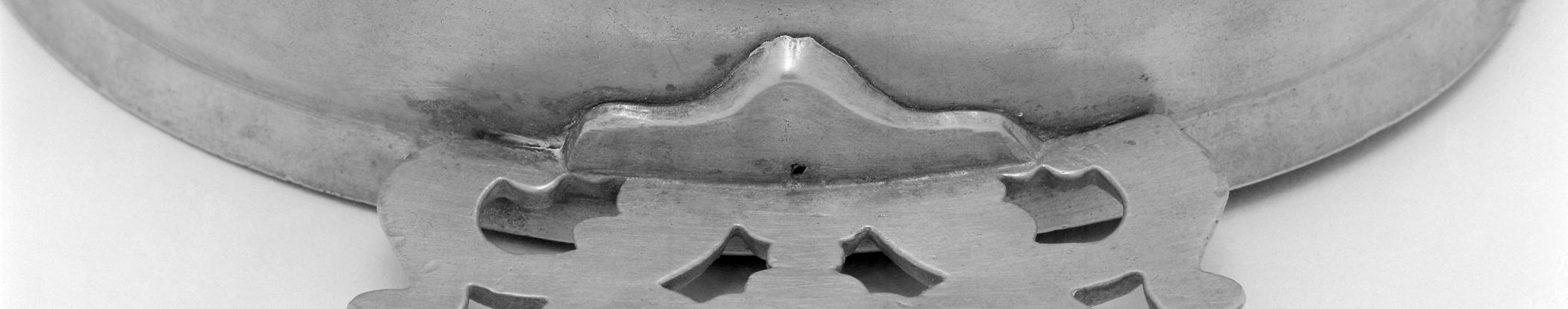 1965.1540 Pewter porringer (detail)