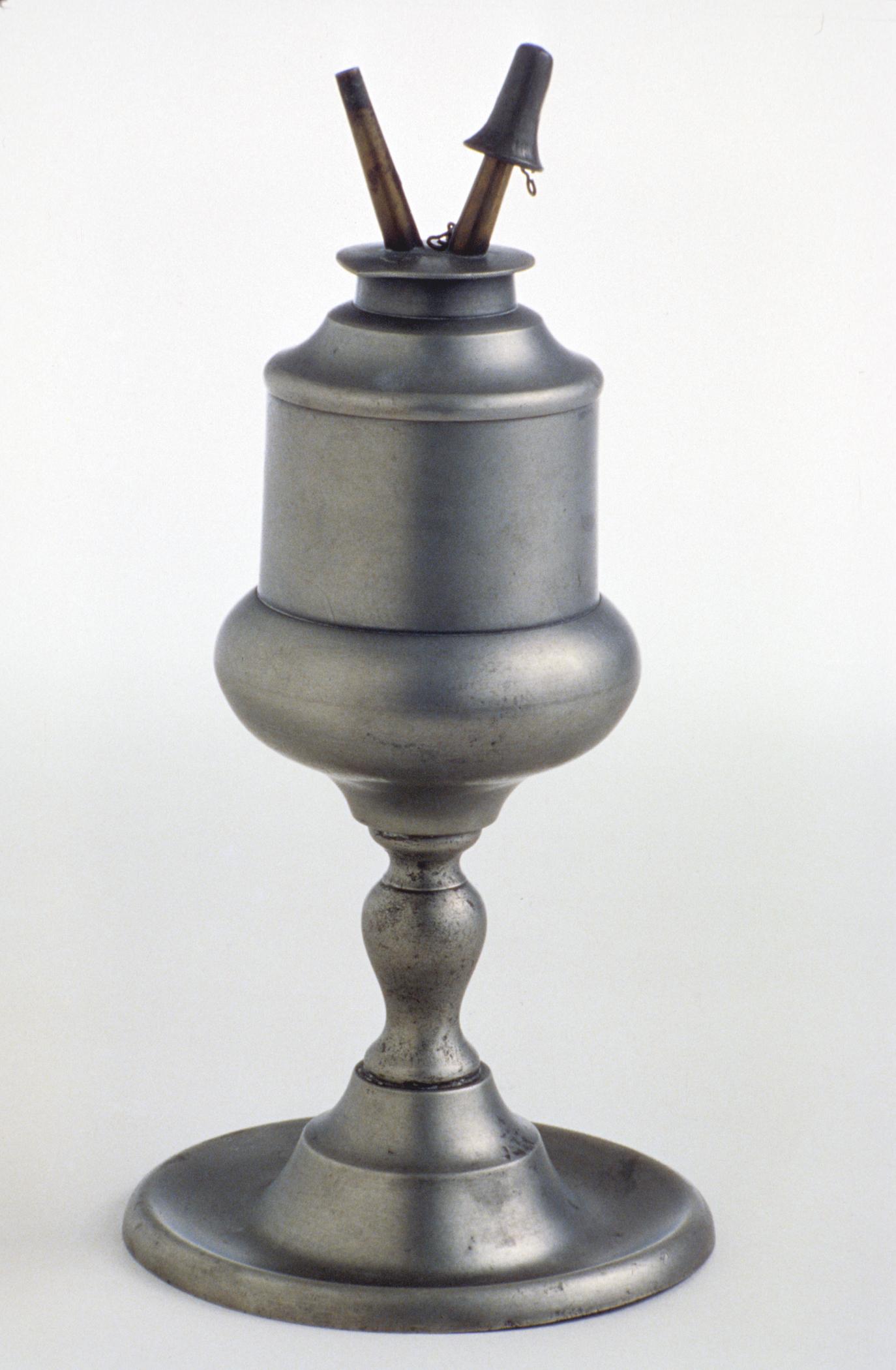1965.1547 Britannia lamp