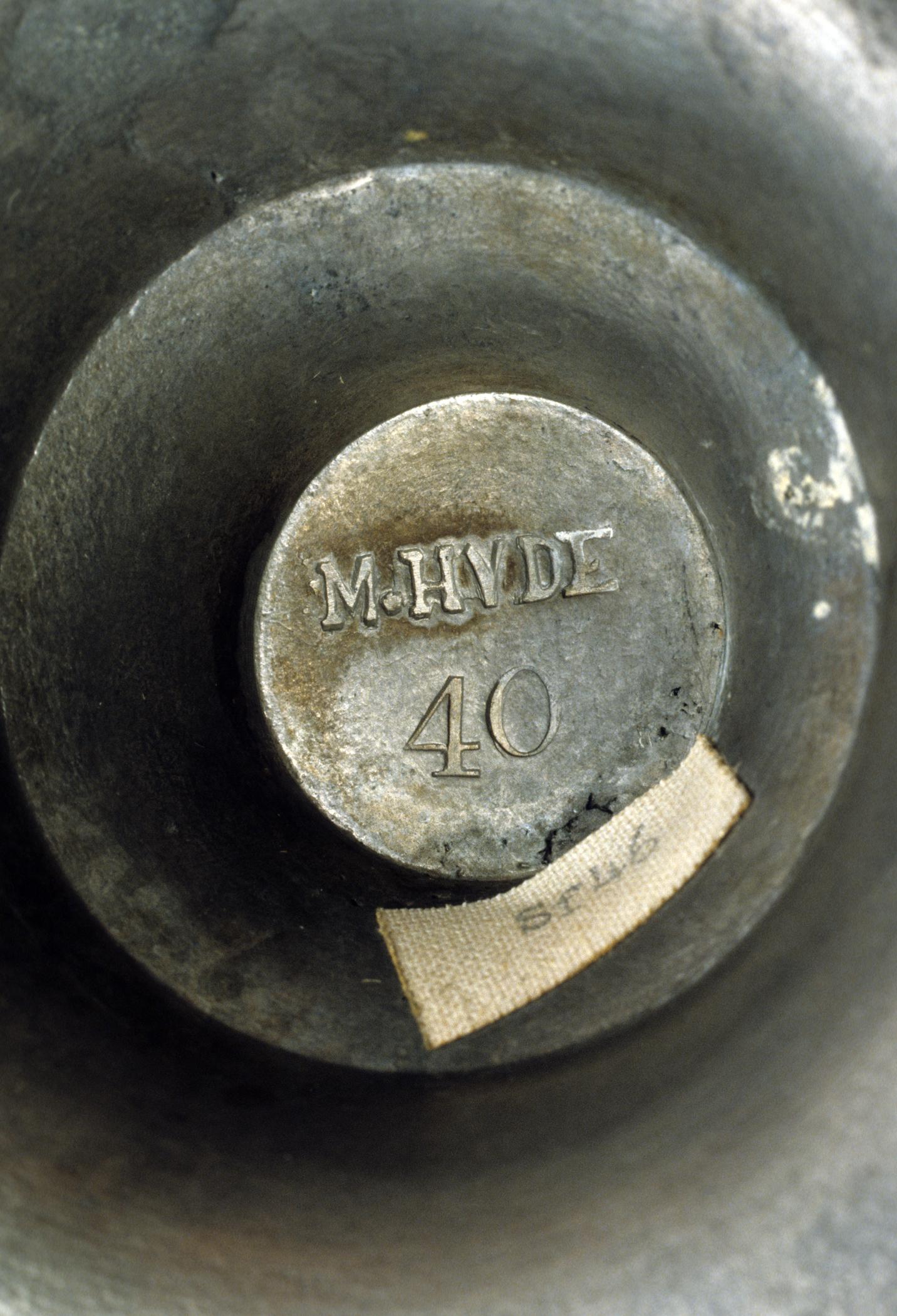 1965.1547 Brtiannia lamp (marks)