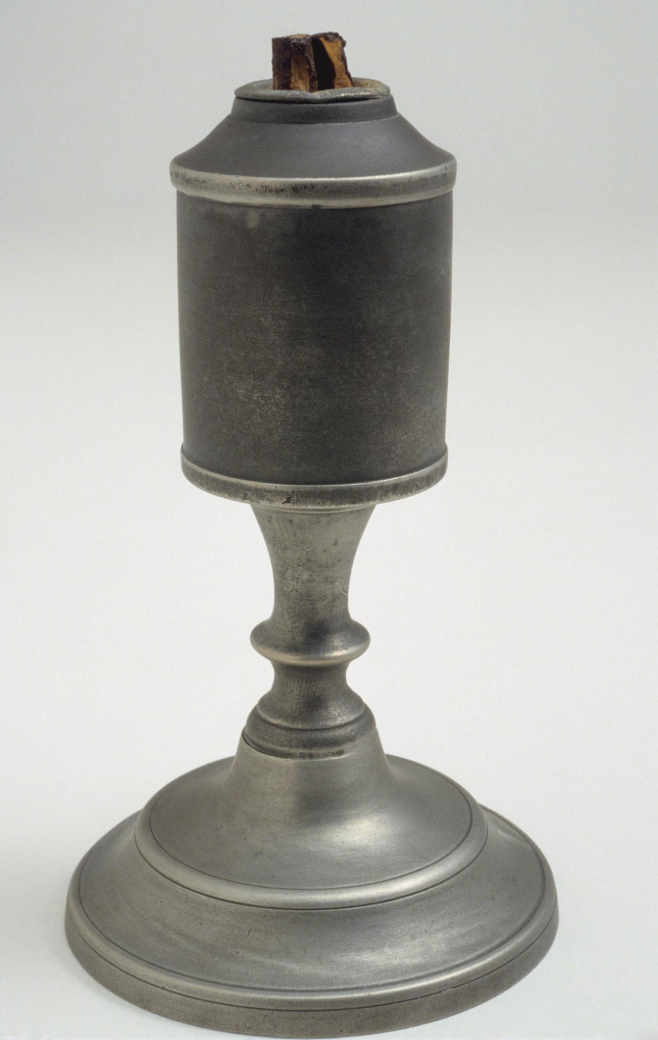 1965.1549 Britannia lamp
