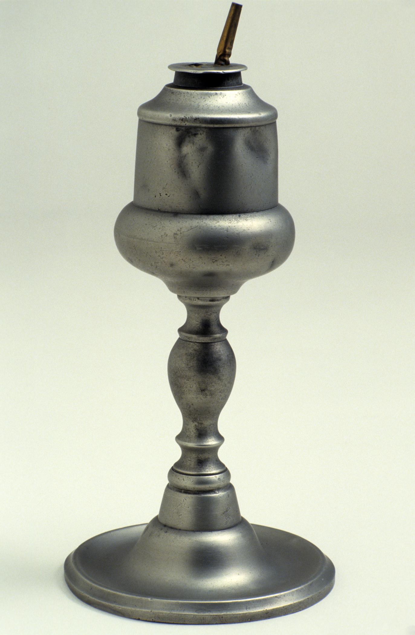 1965.1551 Britannia lamp