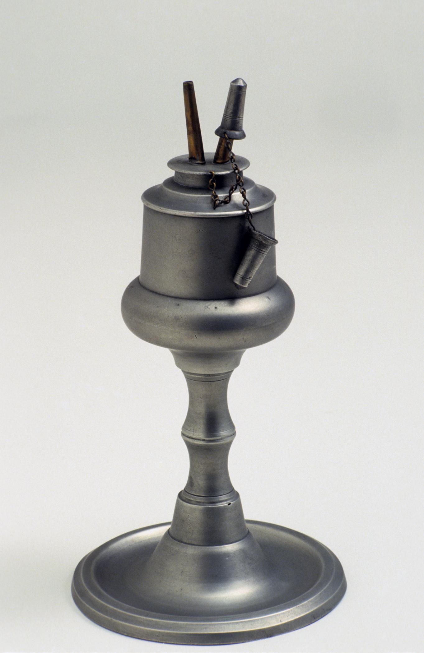 1965.1552.001 A, B Britannia lamp
