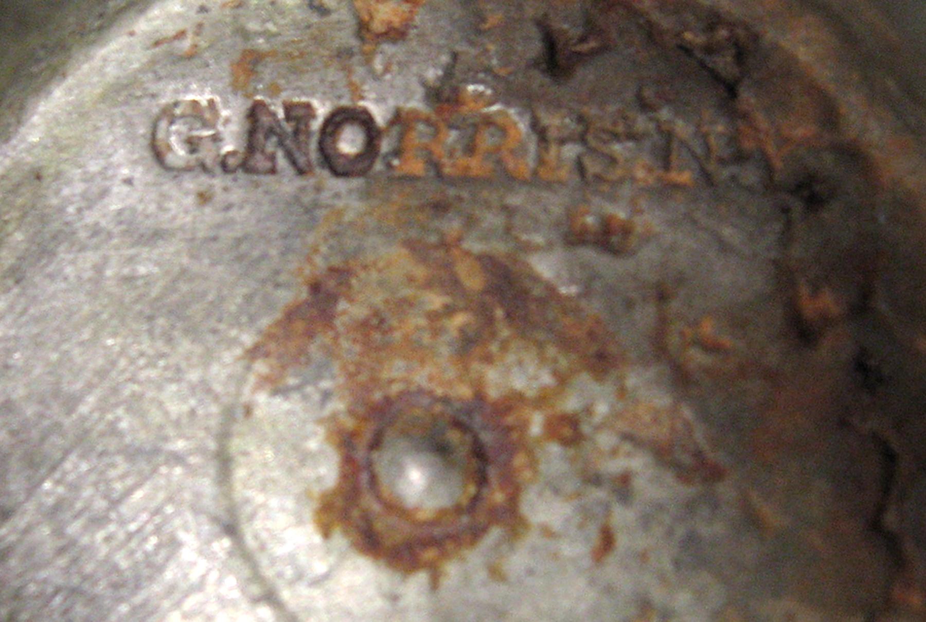 1965.1552.002 A, B Britannia lamp (mark)