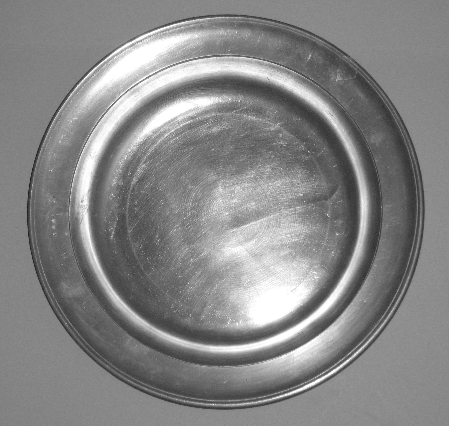 1965.1553 Pewter dish