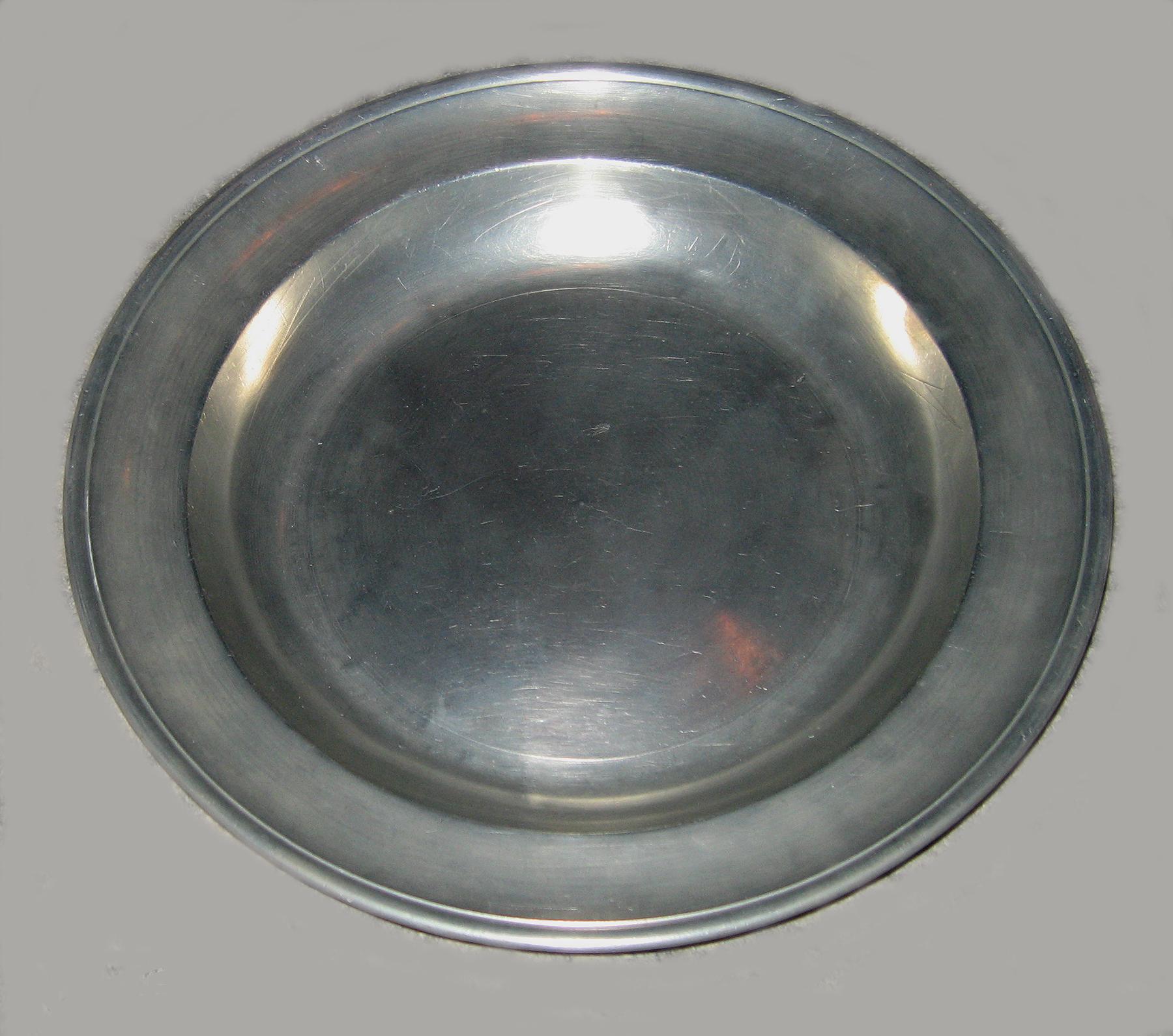 1965.1554 Pewter dish