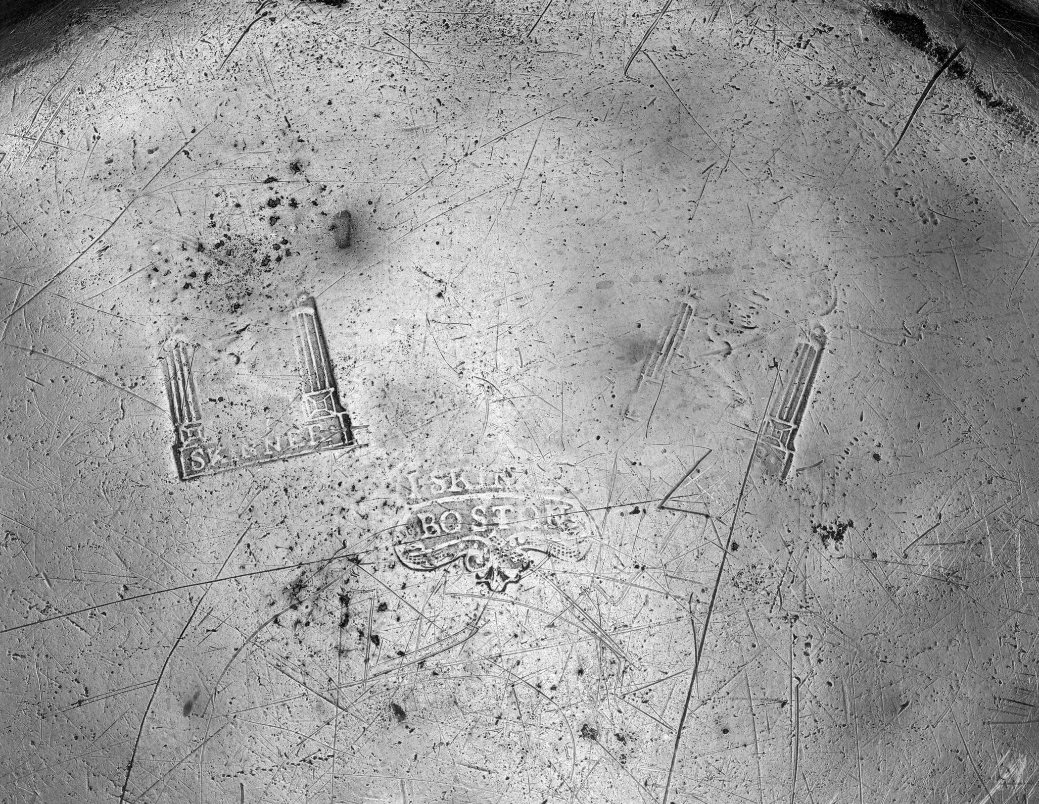 1965.1555 Pewter dish (marks)