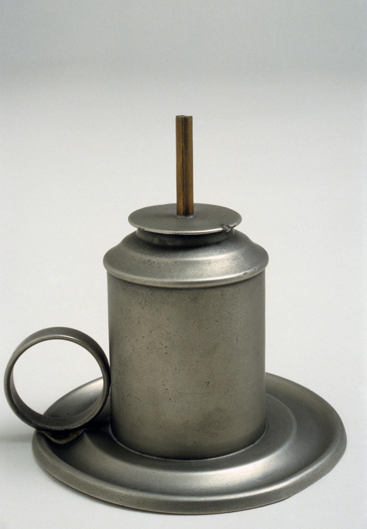 1965.1558 Britannia lamp
