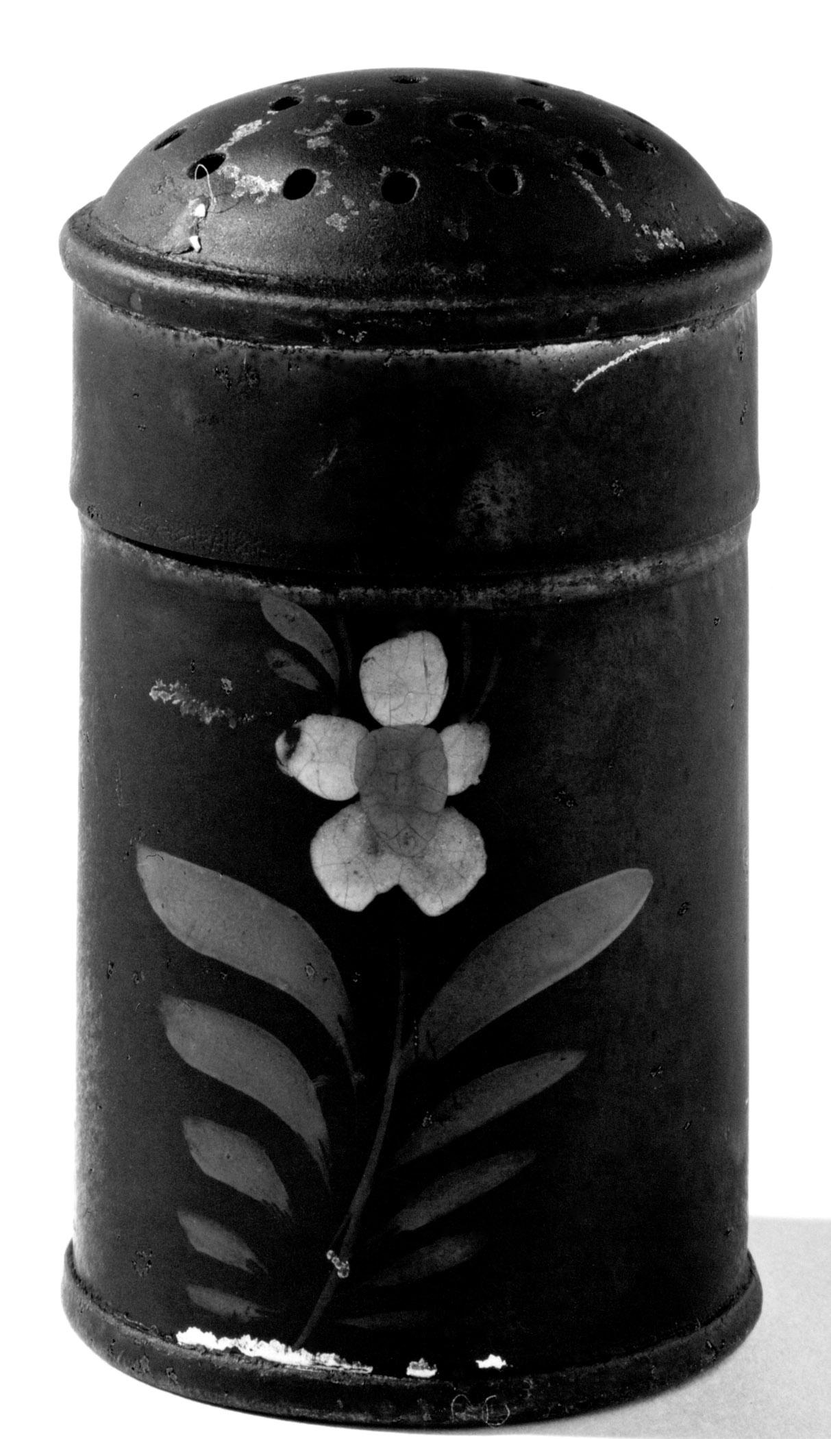 1965.1577 A, B Pepper Pot, B+W