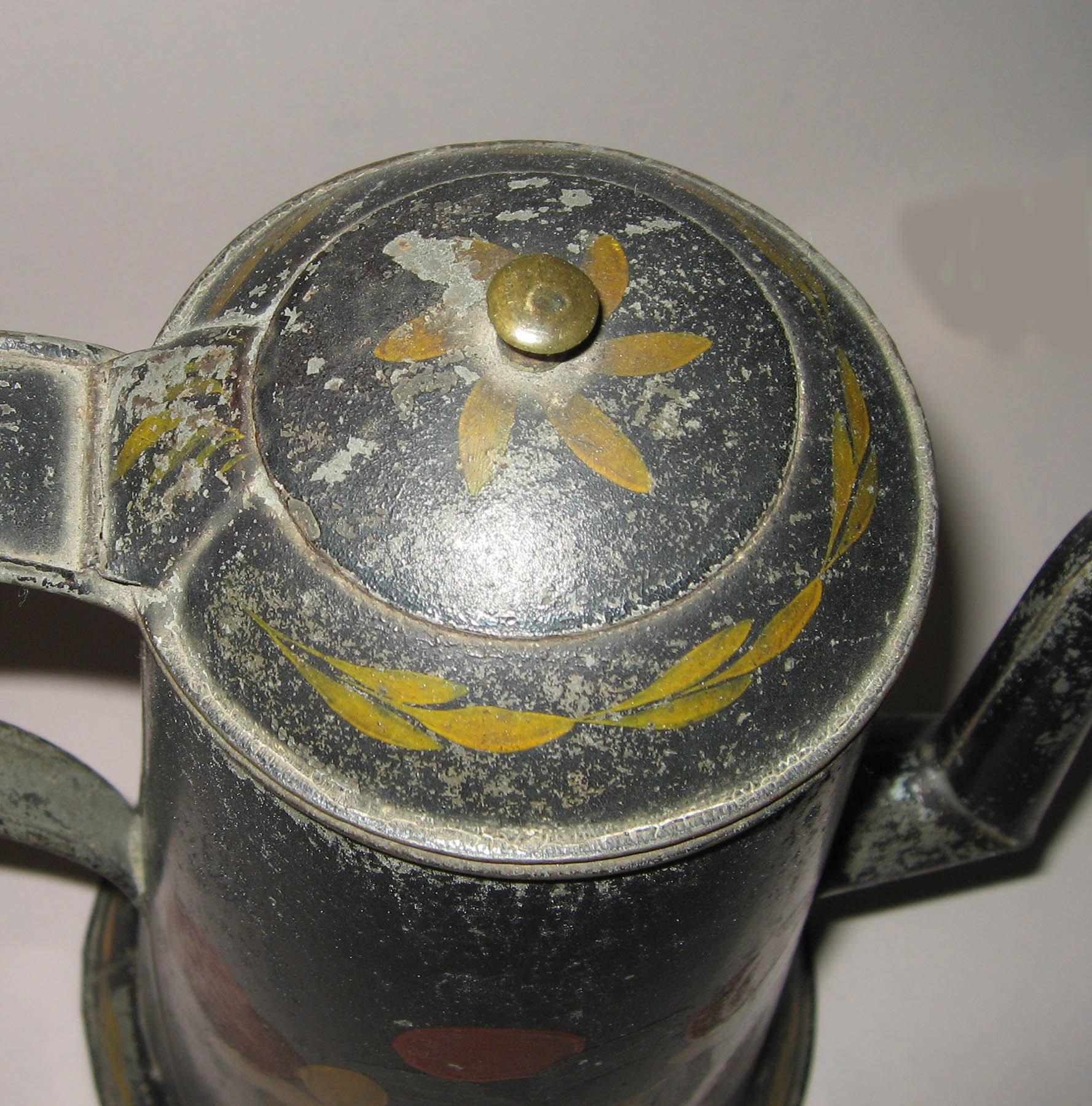 1965.1591 Teapot Lid view