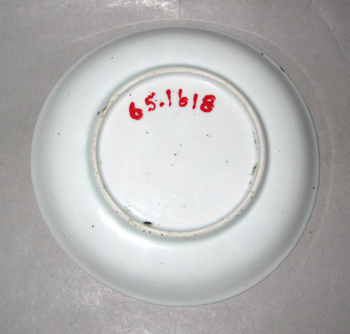 1965.1618 Porcelain saucer underside