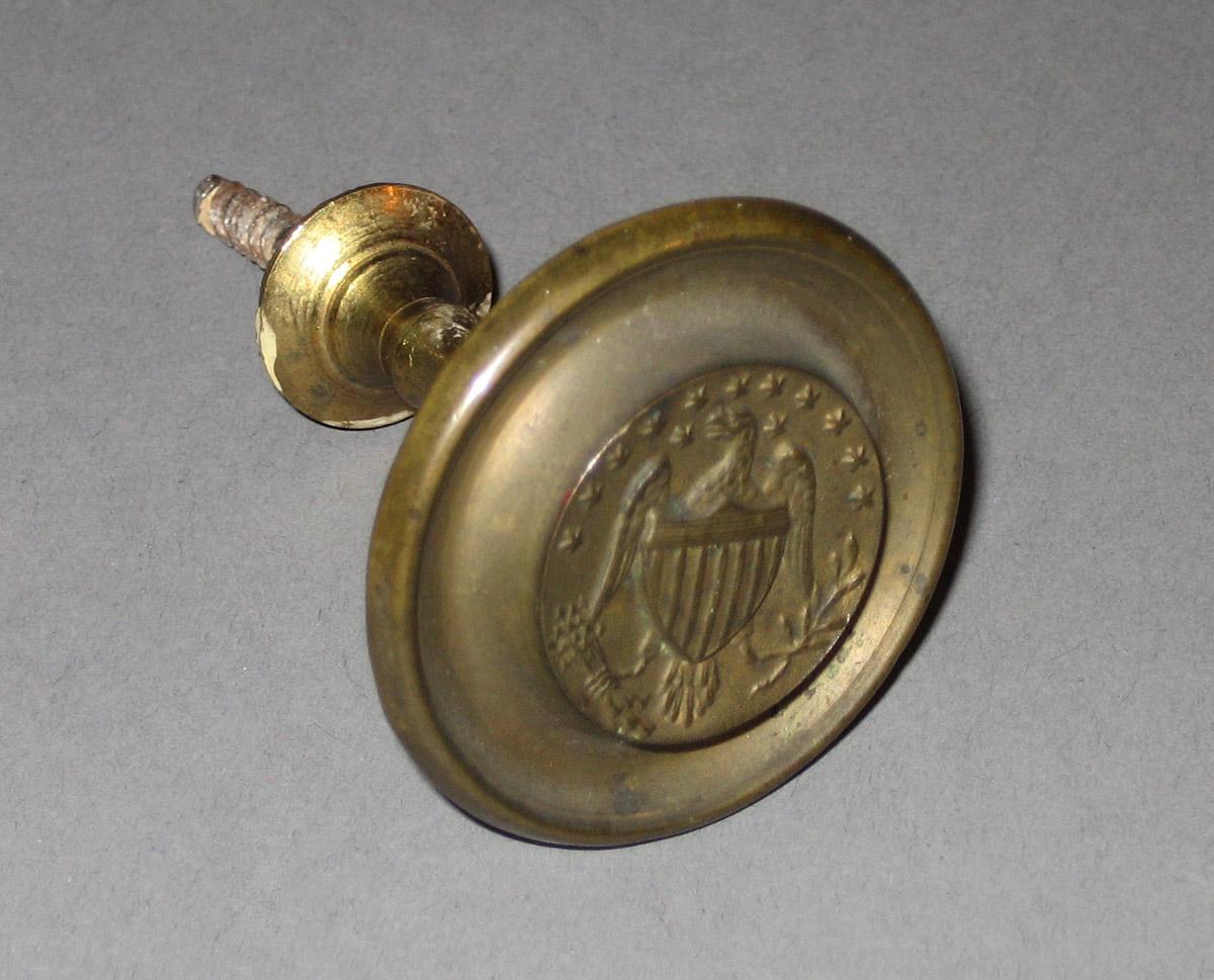 1965.1620.001 Cloak pin