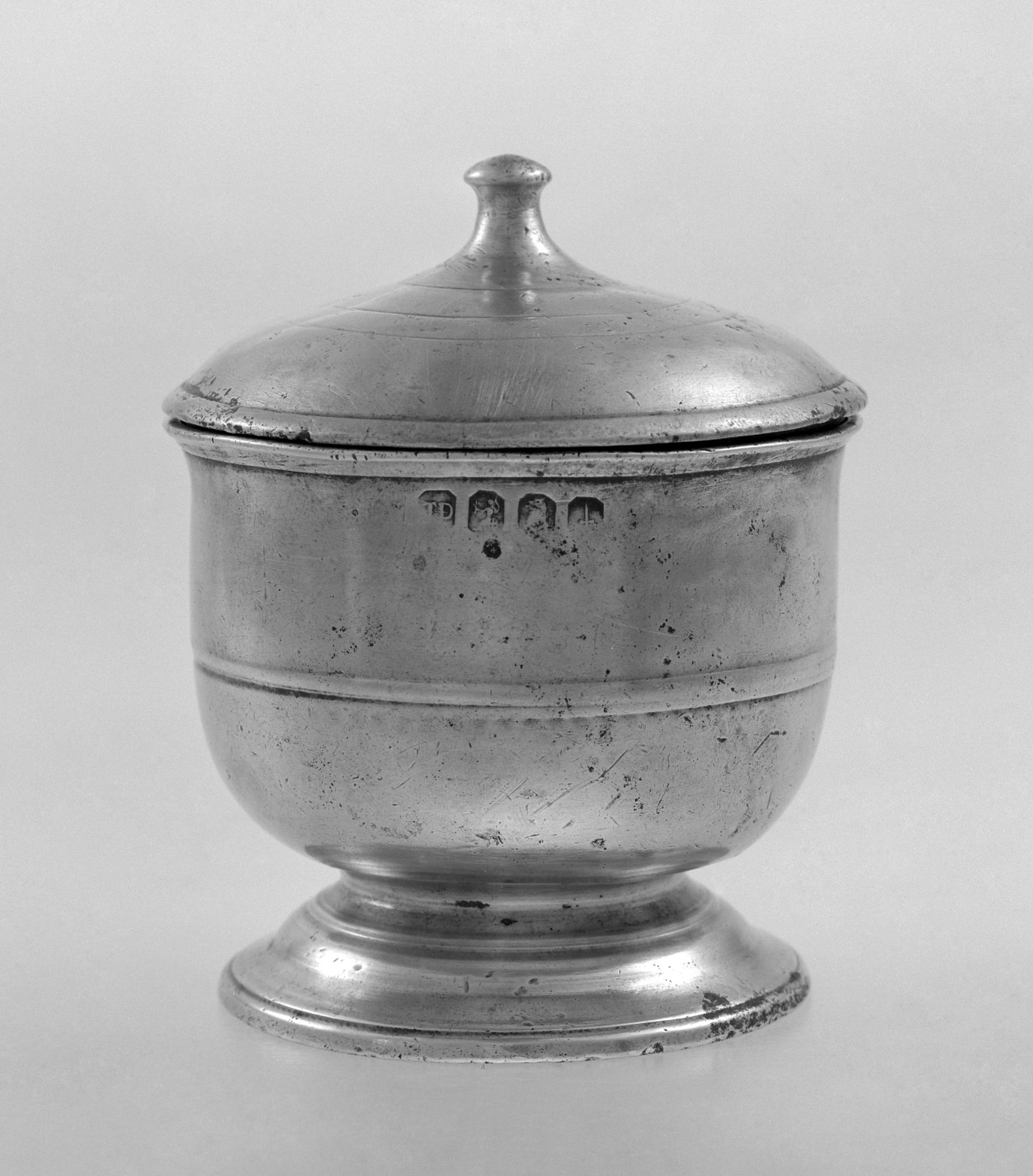 1965.1622 A, B Pewter sugar bowl