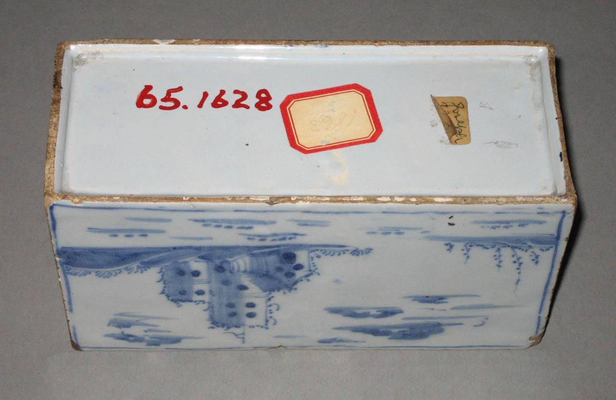 1965.1628 Delft flower brick bottom