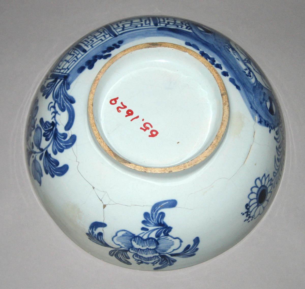 1965.1629 Delft punch bowl bottom
