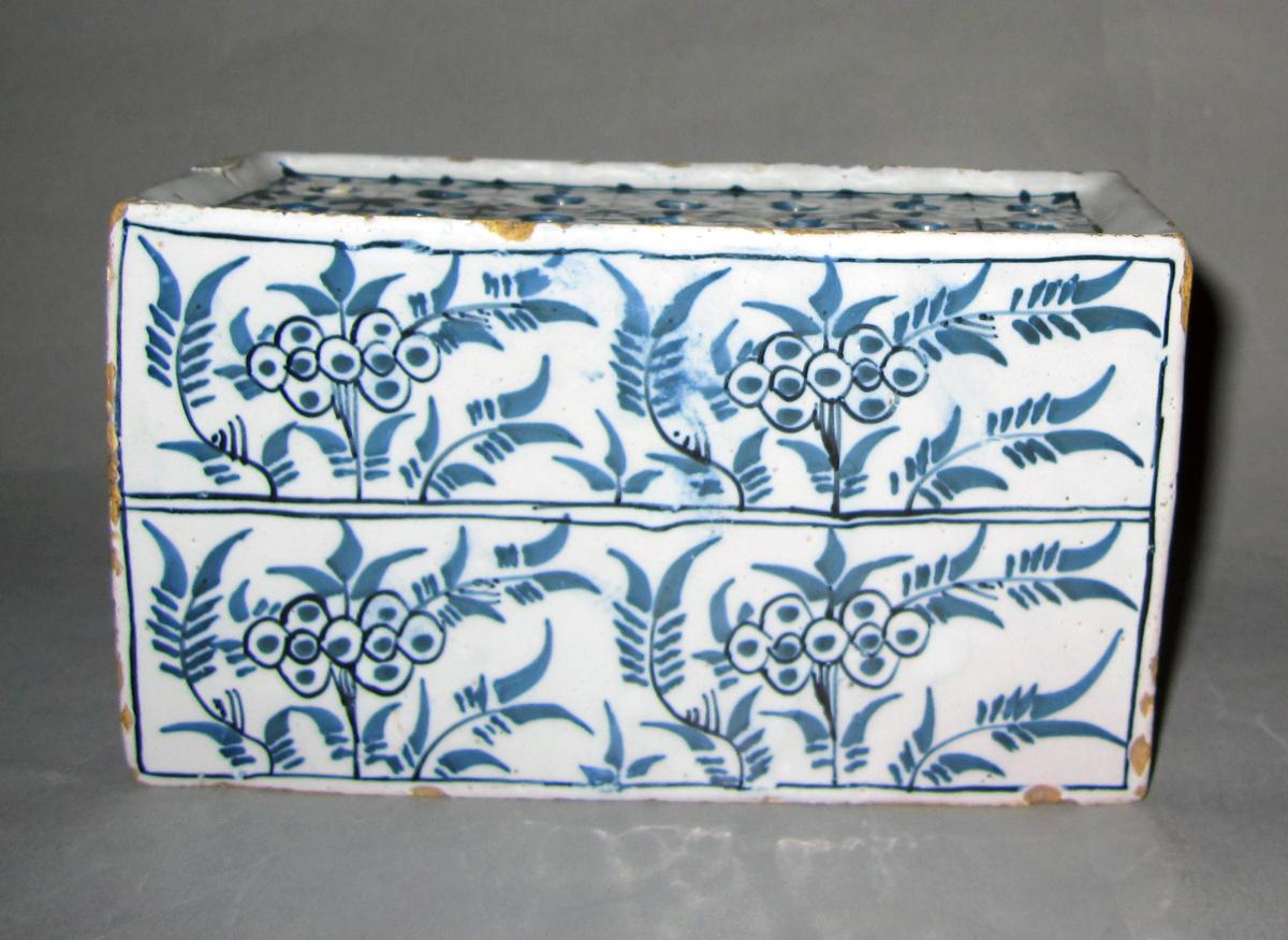 1965.1635 Delft flower container