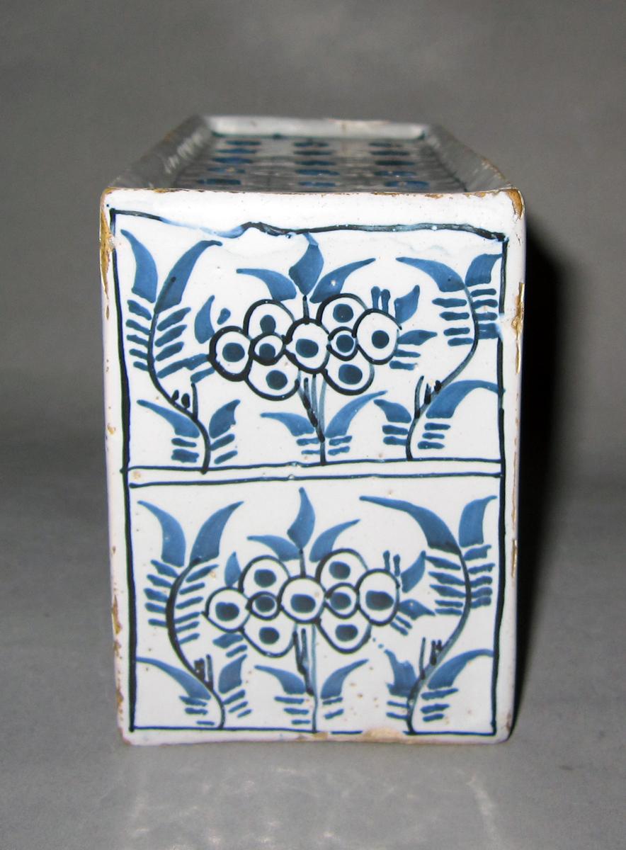 1965.1635 Delft flower container side