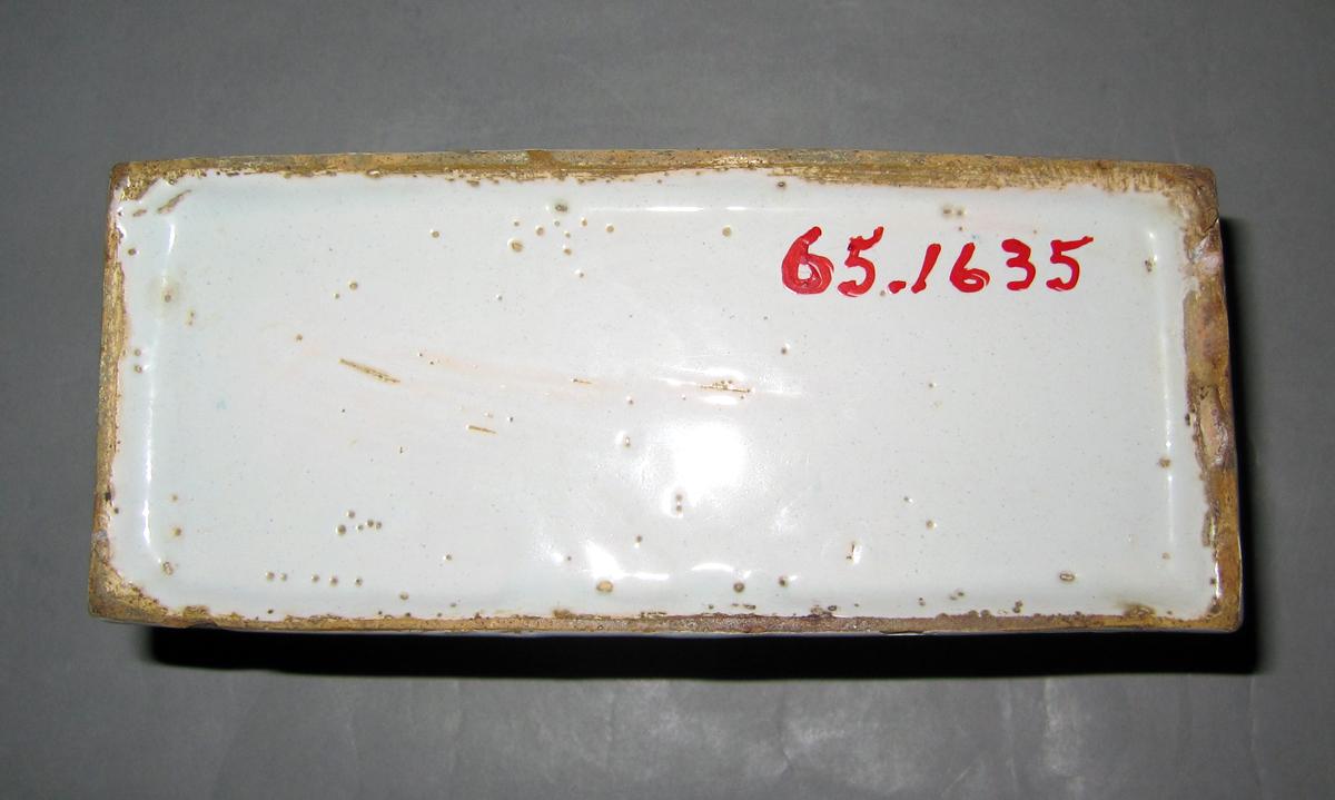 1965.1635 Delft flower container underside
