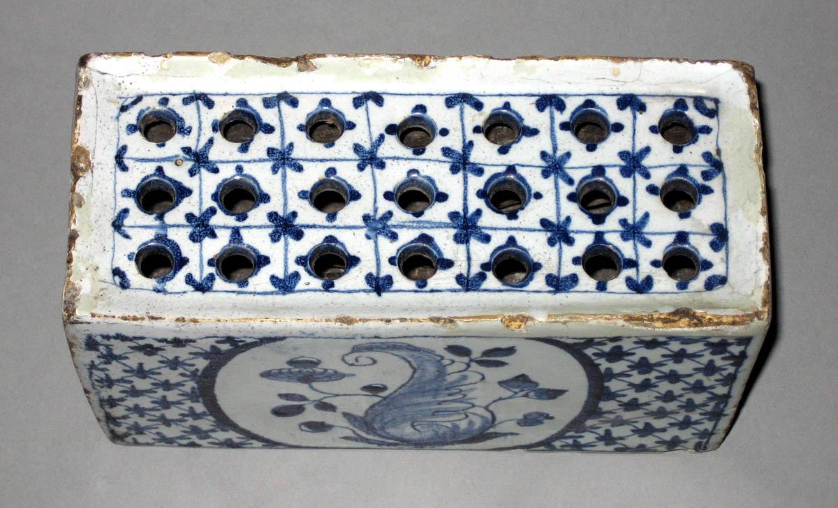 1965.1636 Delft flower brick top