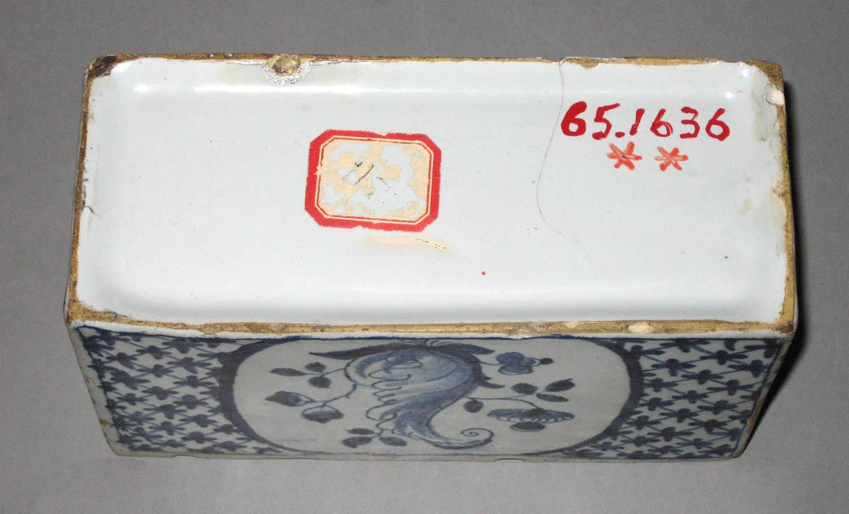 1965.1636 Delft flower brick bottom