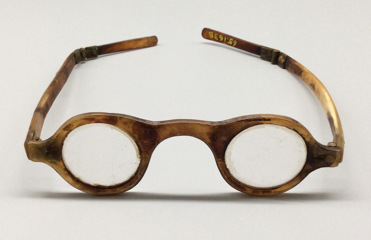 1965.1638 Spectacles, view3